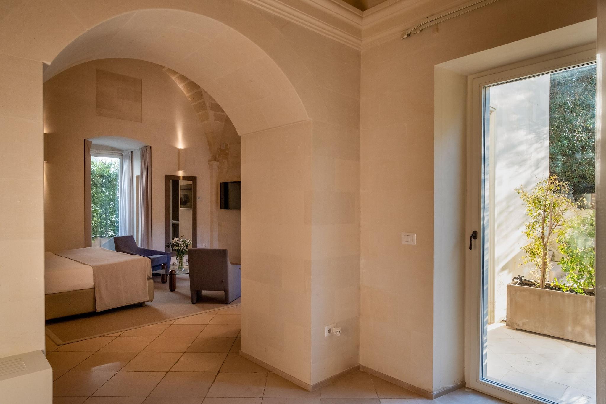 Junior Suite Deluxe Queen Bed