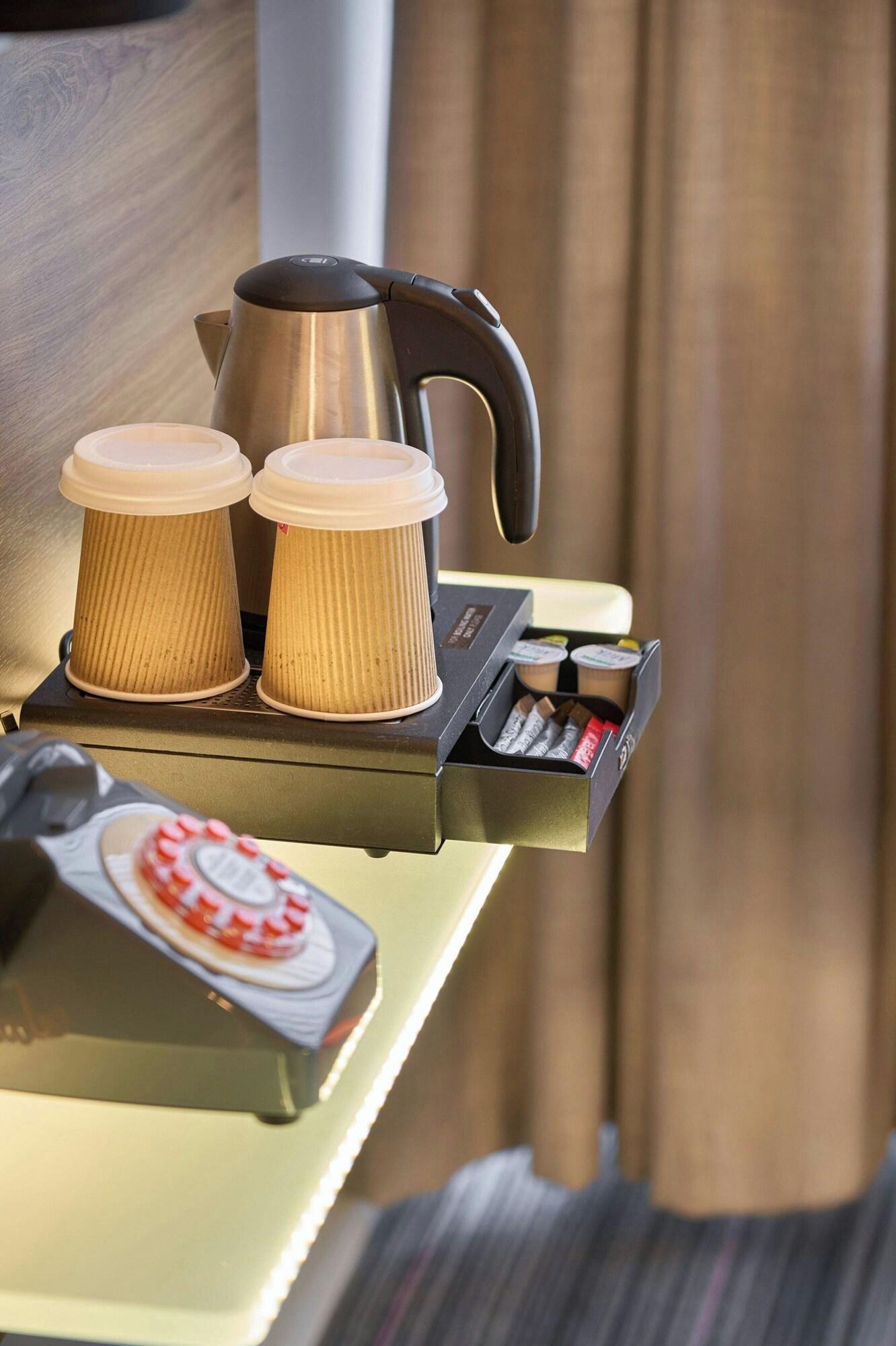 Double Queen Size Bed