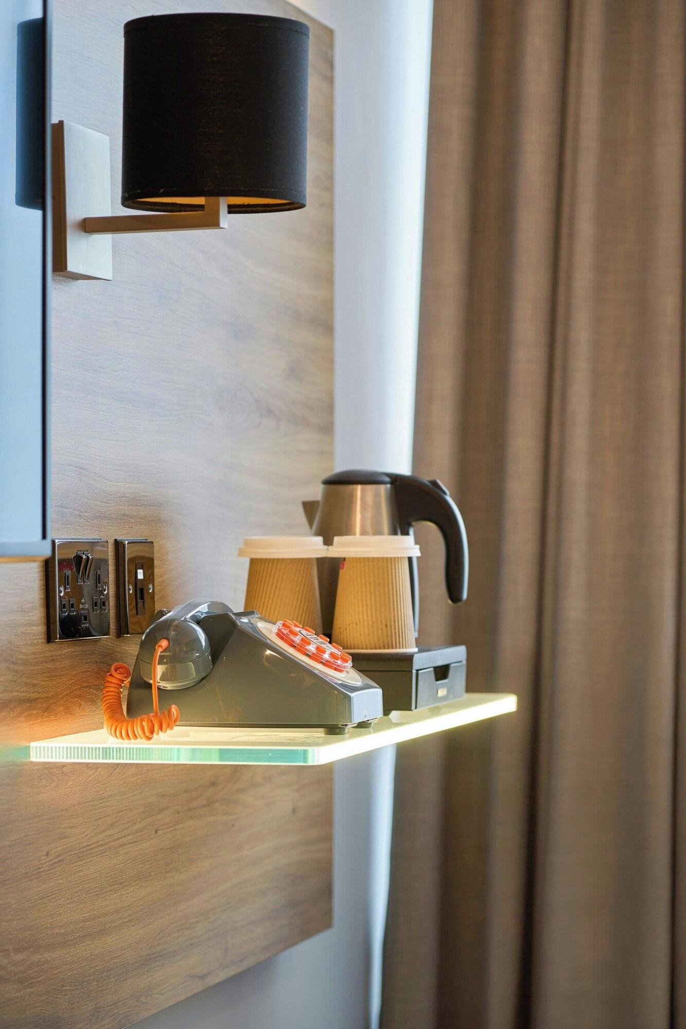 Double Queen Size Bed