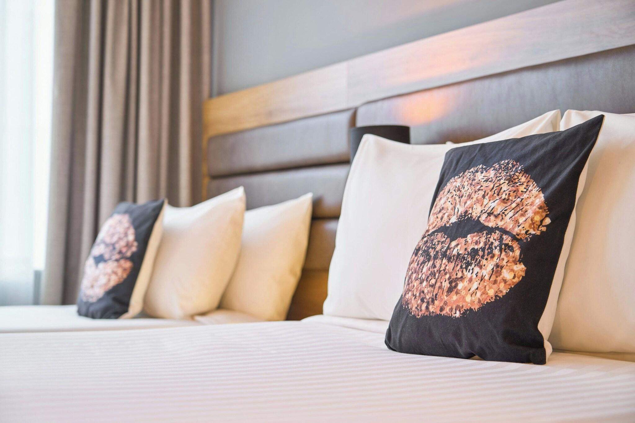 Double Queen Size Bed