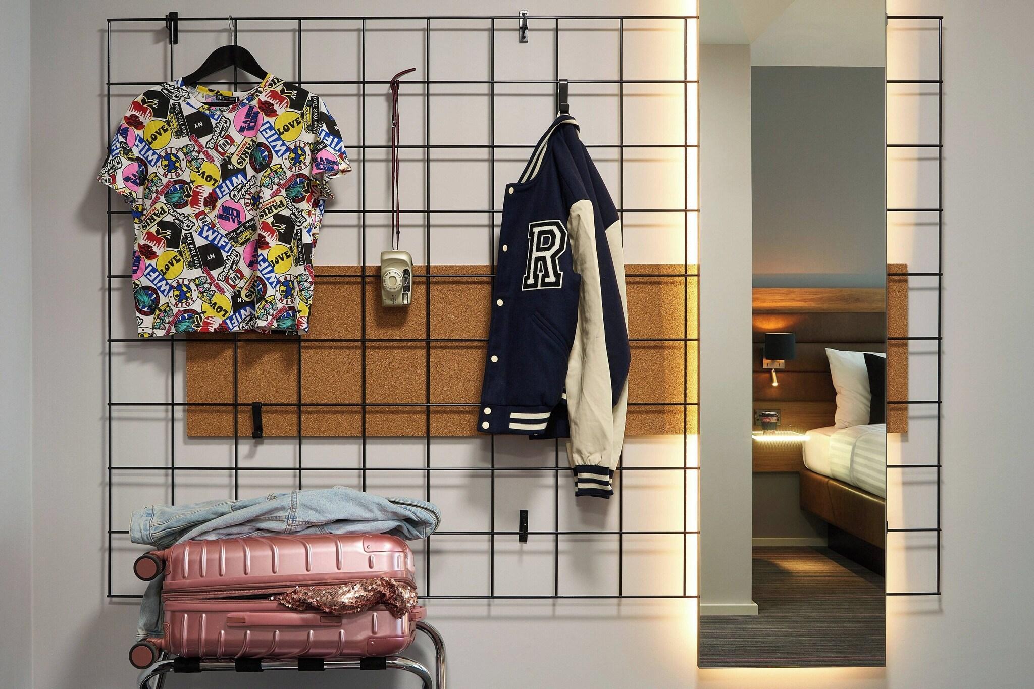 Double Queen Size Bed