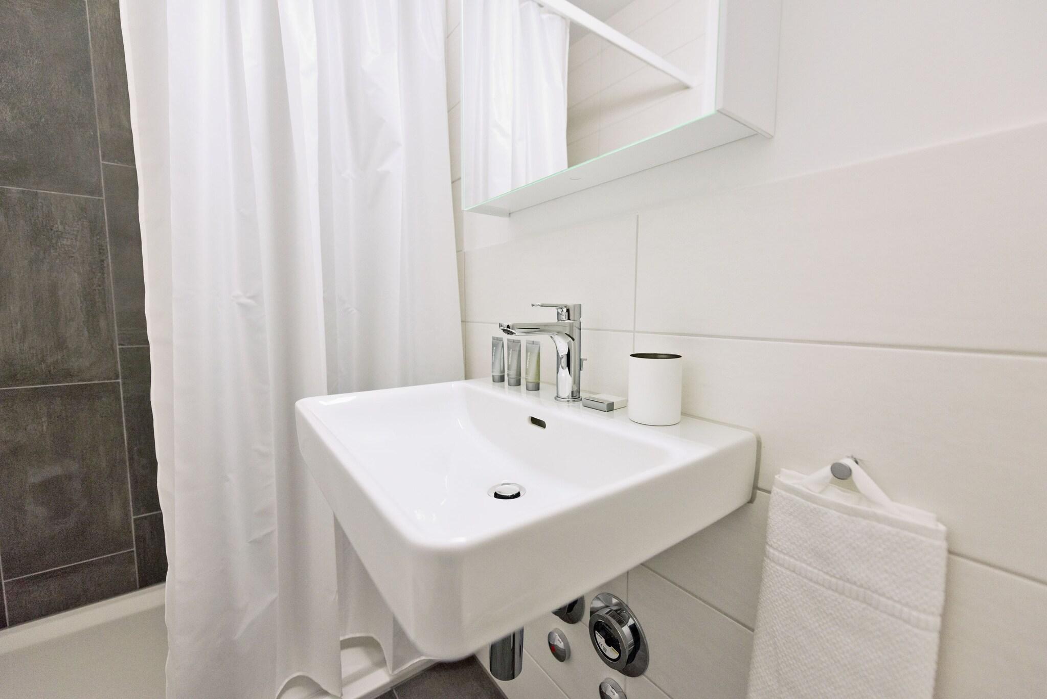 Studio Deluxe Queen Bed