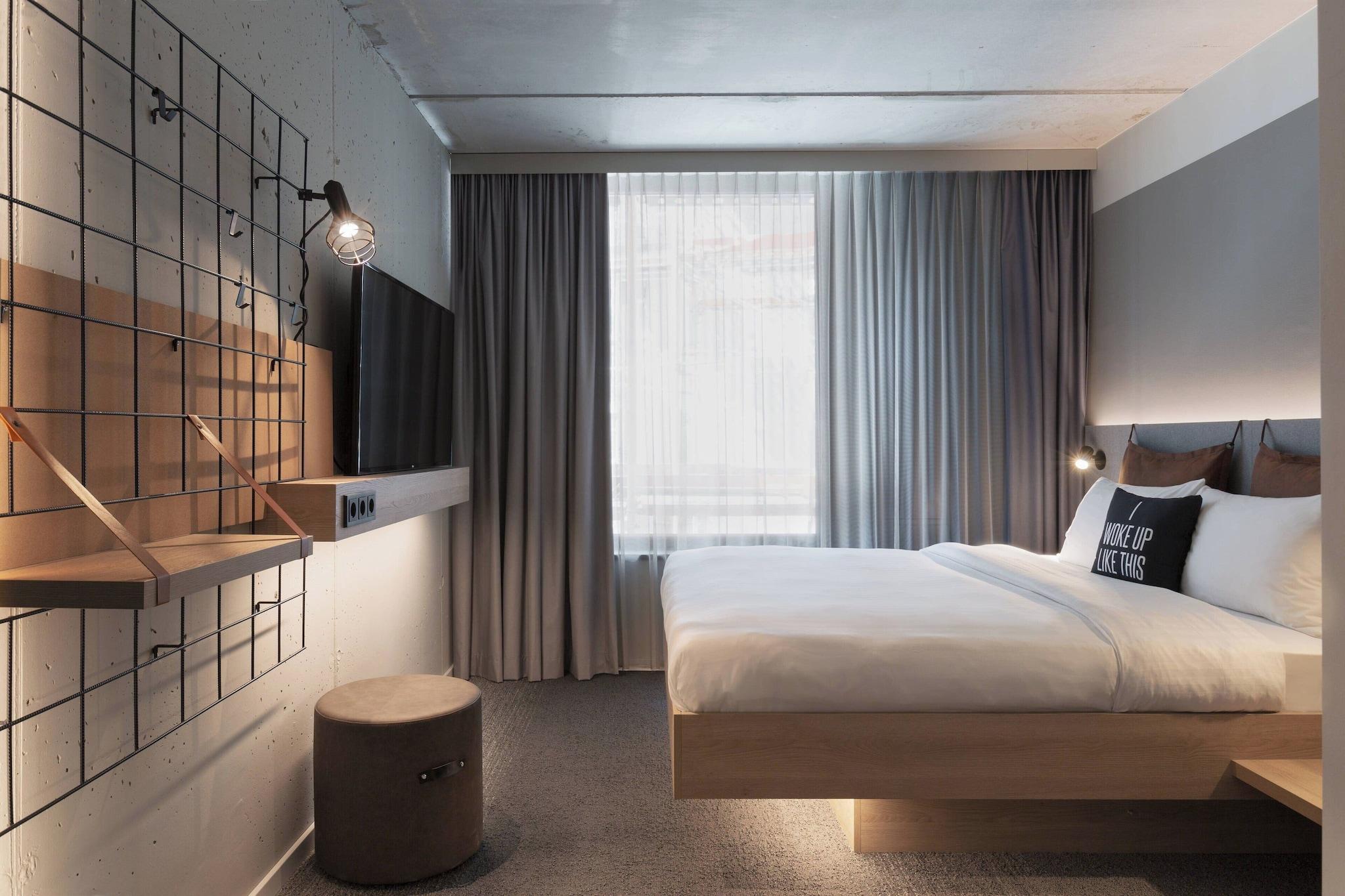 Double Queen Size Bed