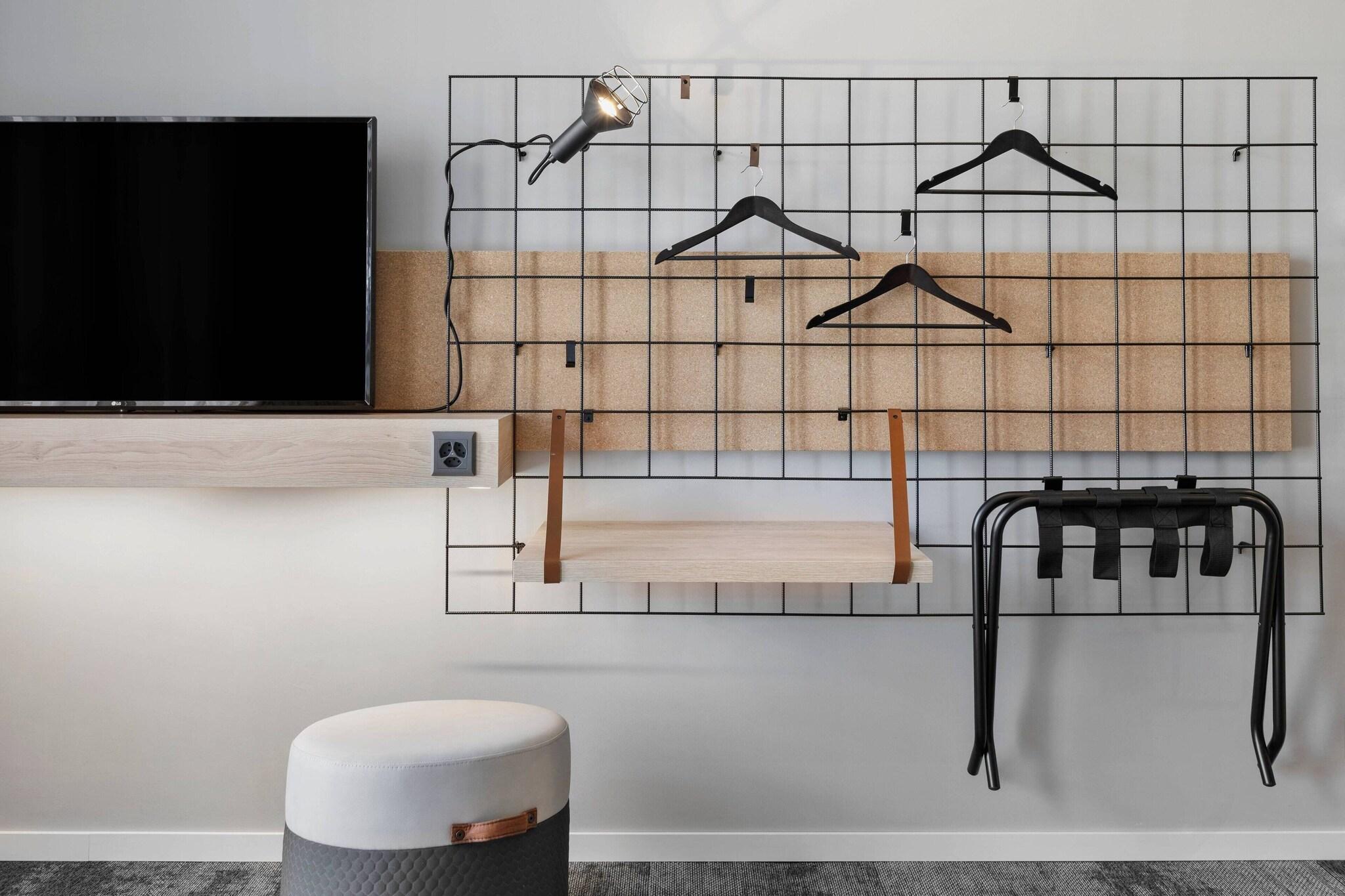 Double Queen Size Bed