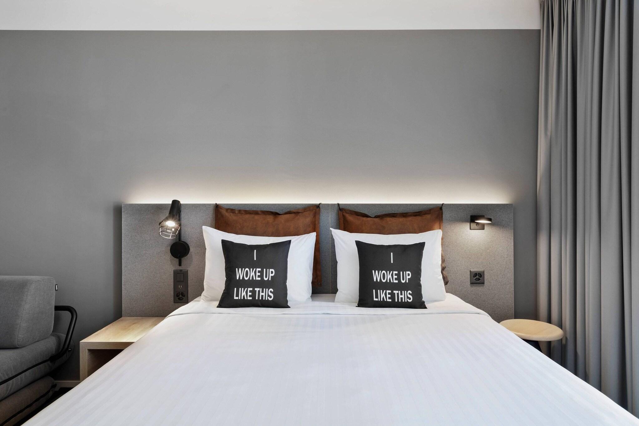 Double Queen Size Bed