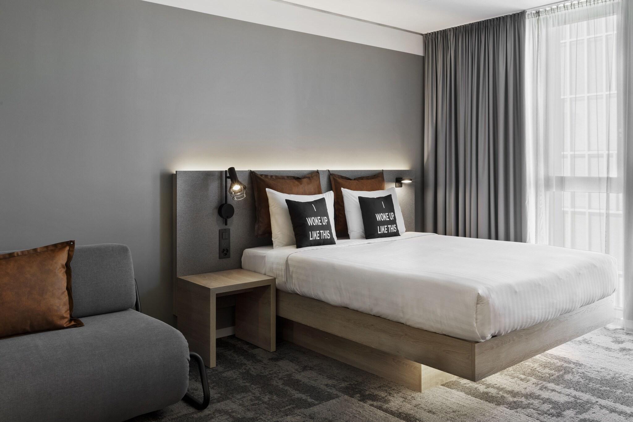 Double Queen Size Bed