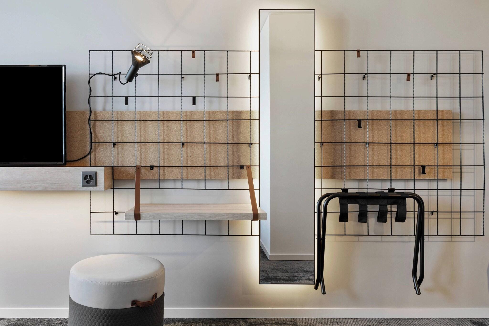 Double Queen Size Bed