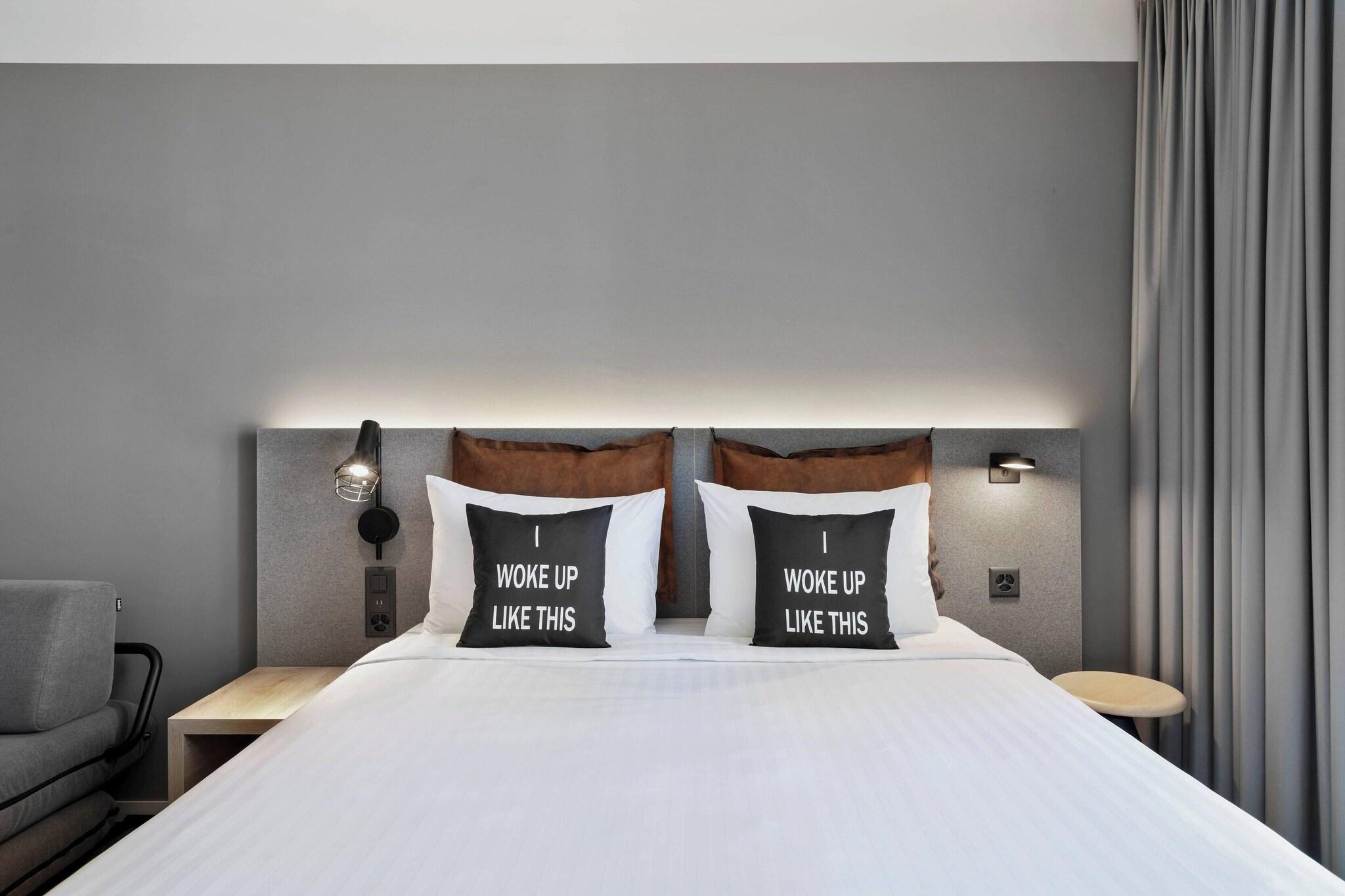 Double Queen Size Bed