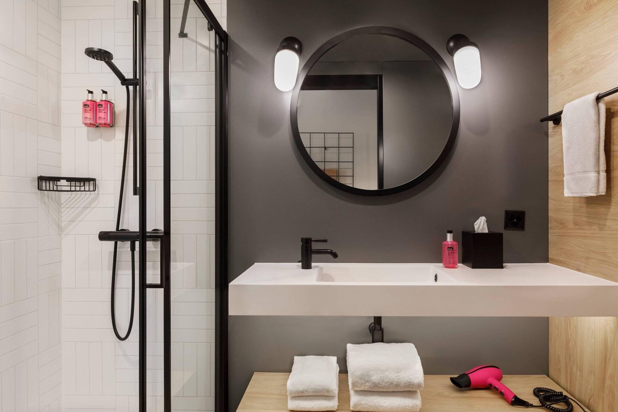 Double Queen Size Bed