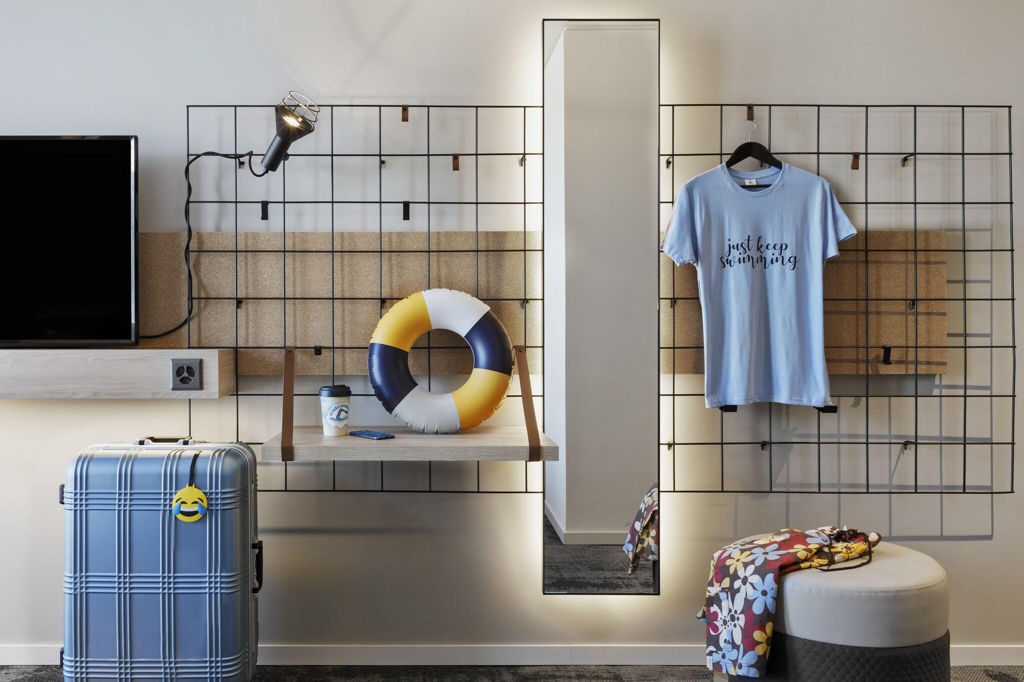 Double Queen Size Bed