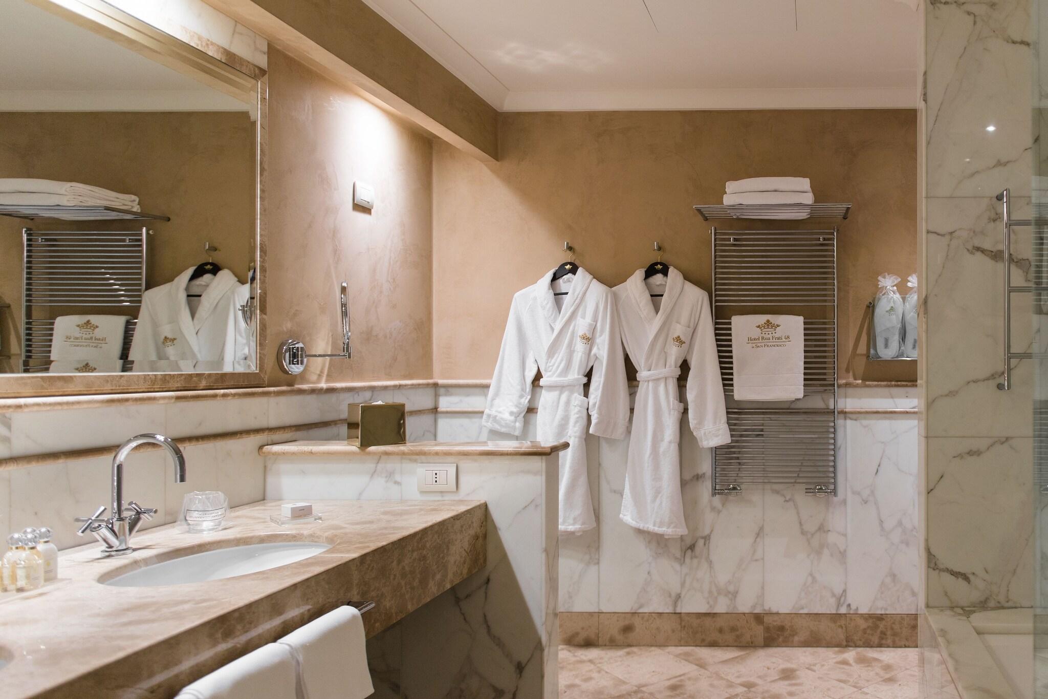 Double Deluxe King Bed