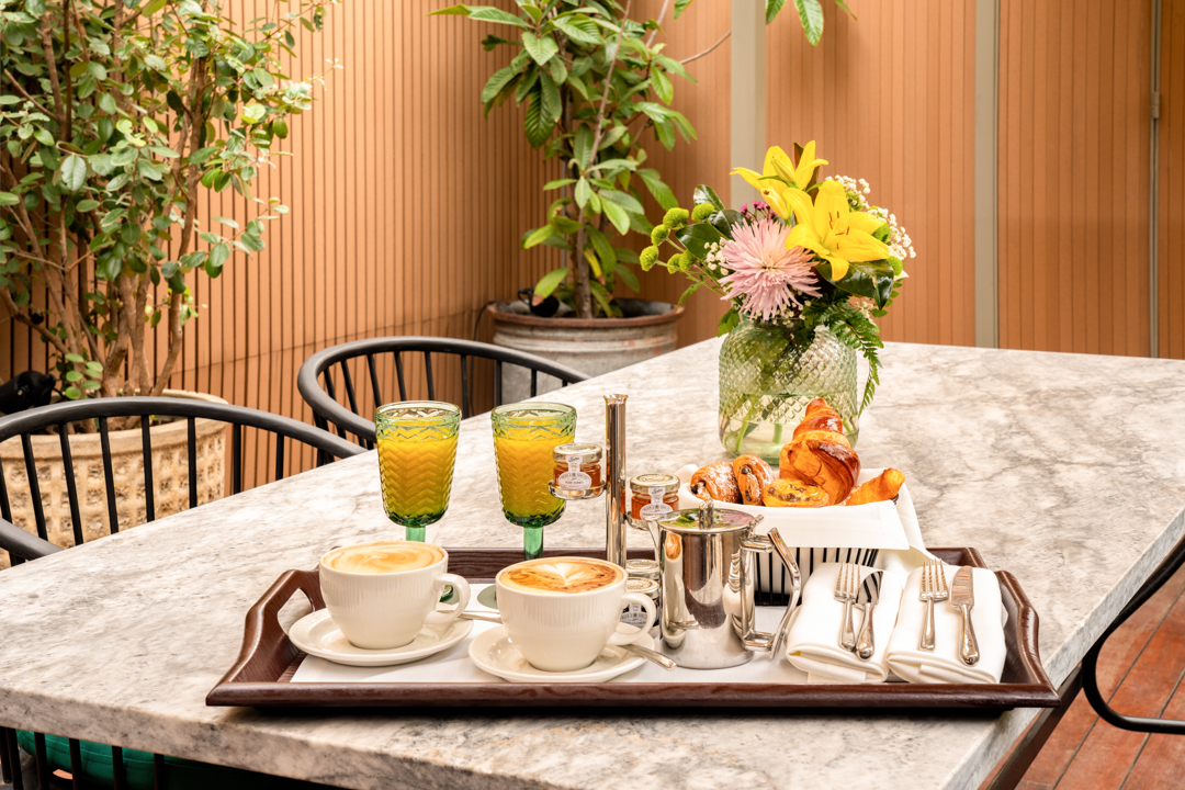 Single King Bed with Jacuzzi