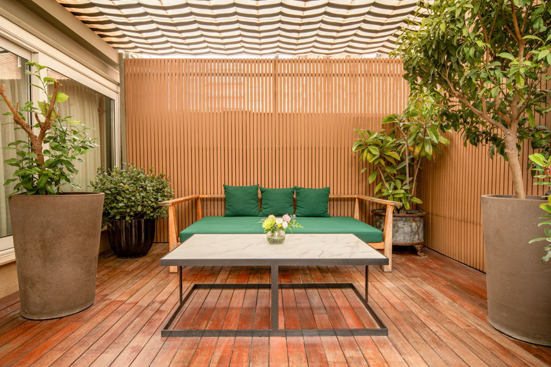 Single King Bed with Jacuzzi