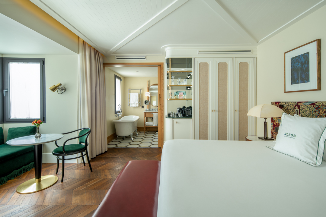 Single Deluxe King Bed