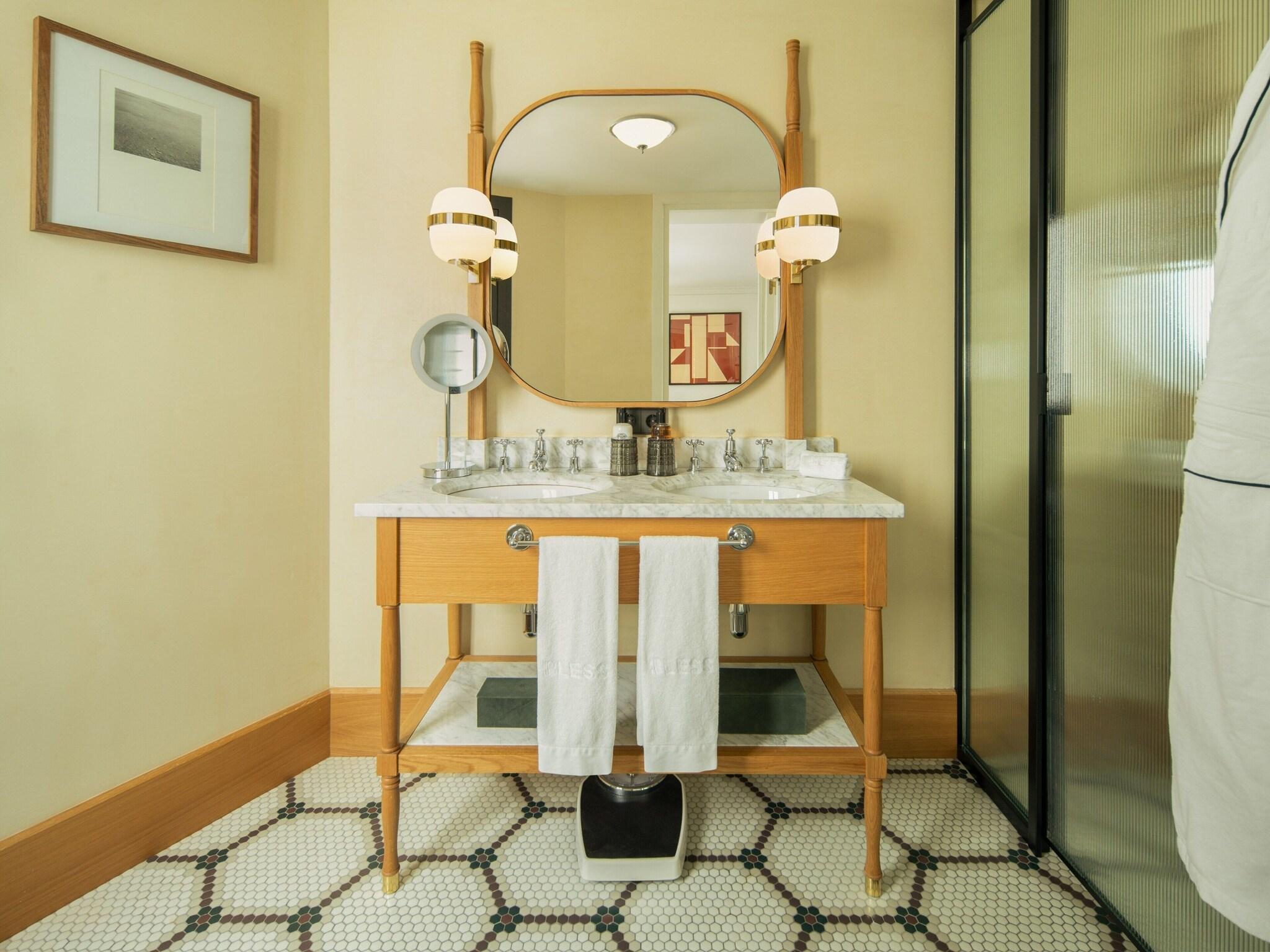 Double Single Superior King Bed