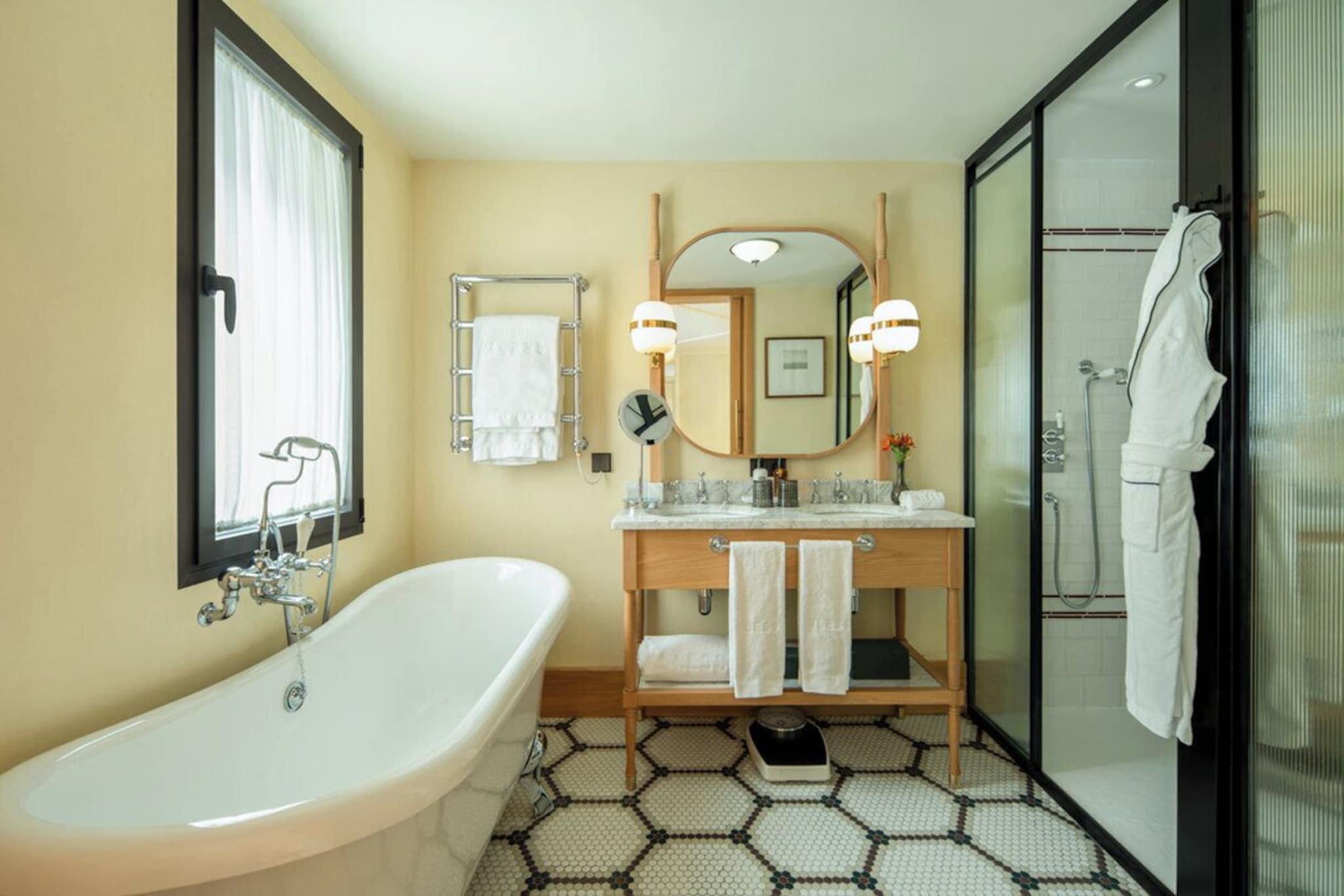 Double Deluxe King Bed