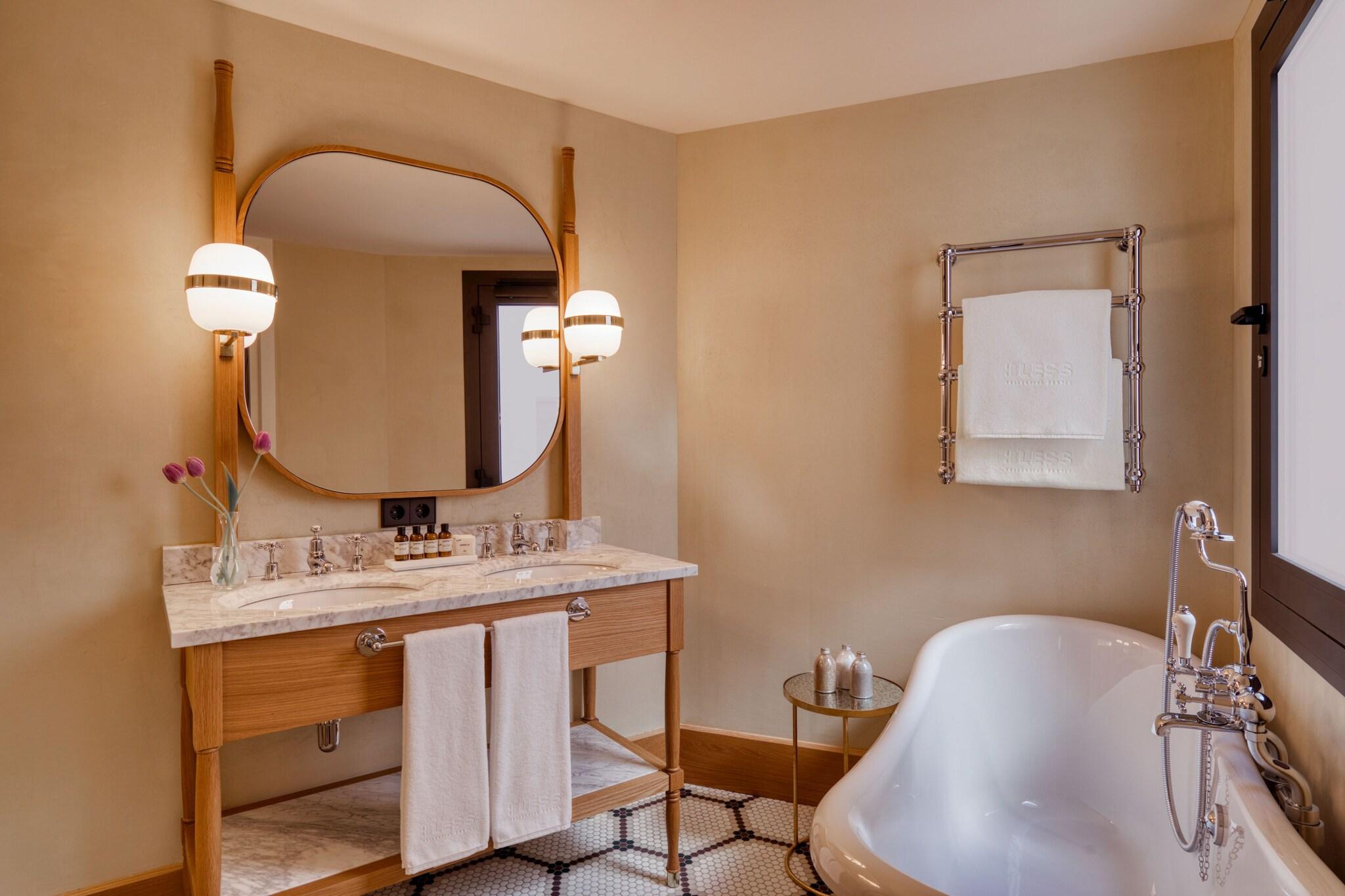 Double Deluxe King Bed