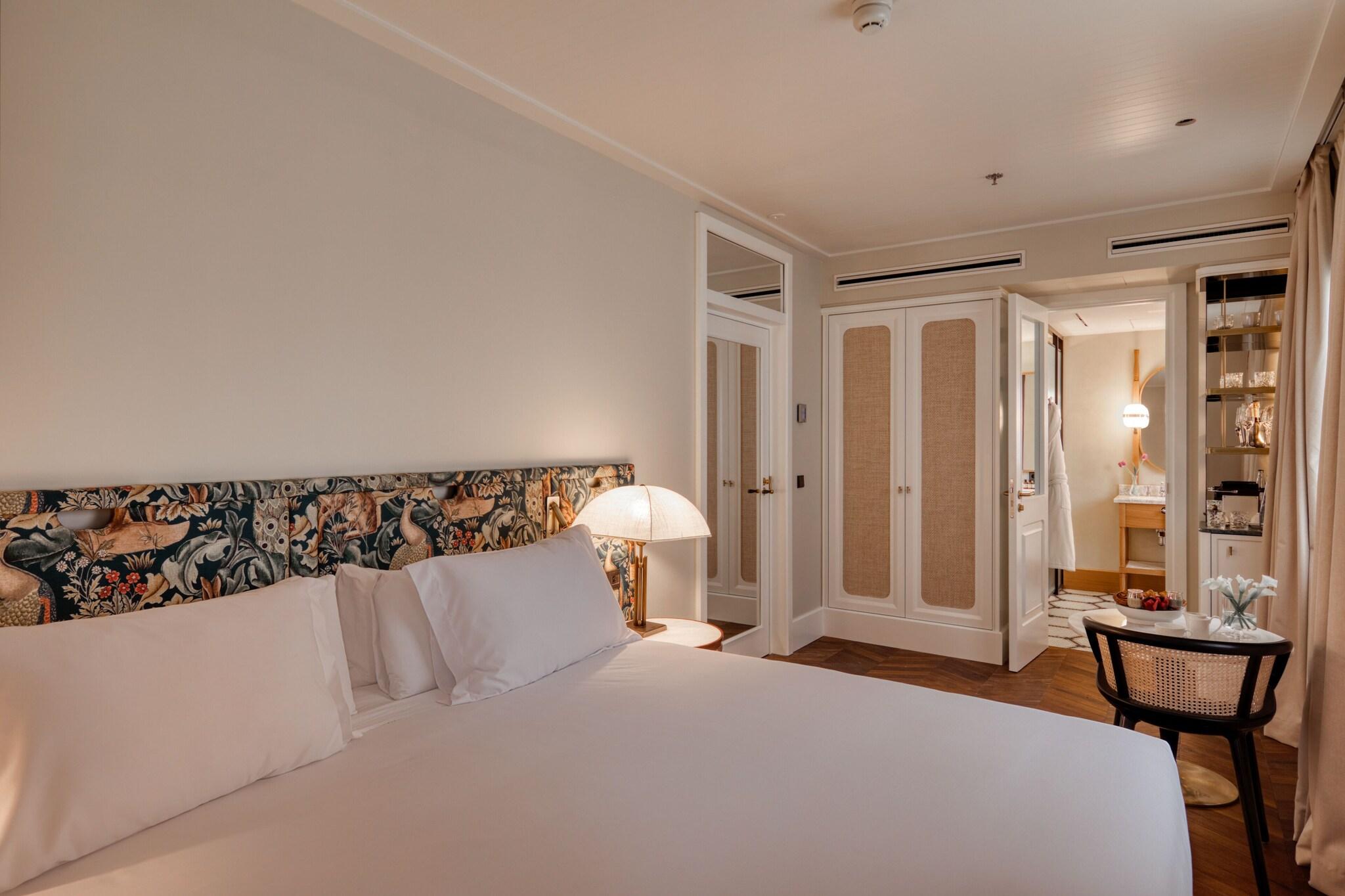 Double Superior King Bed