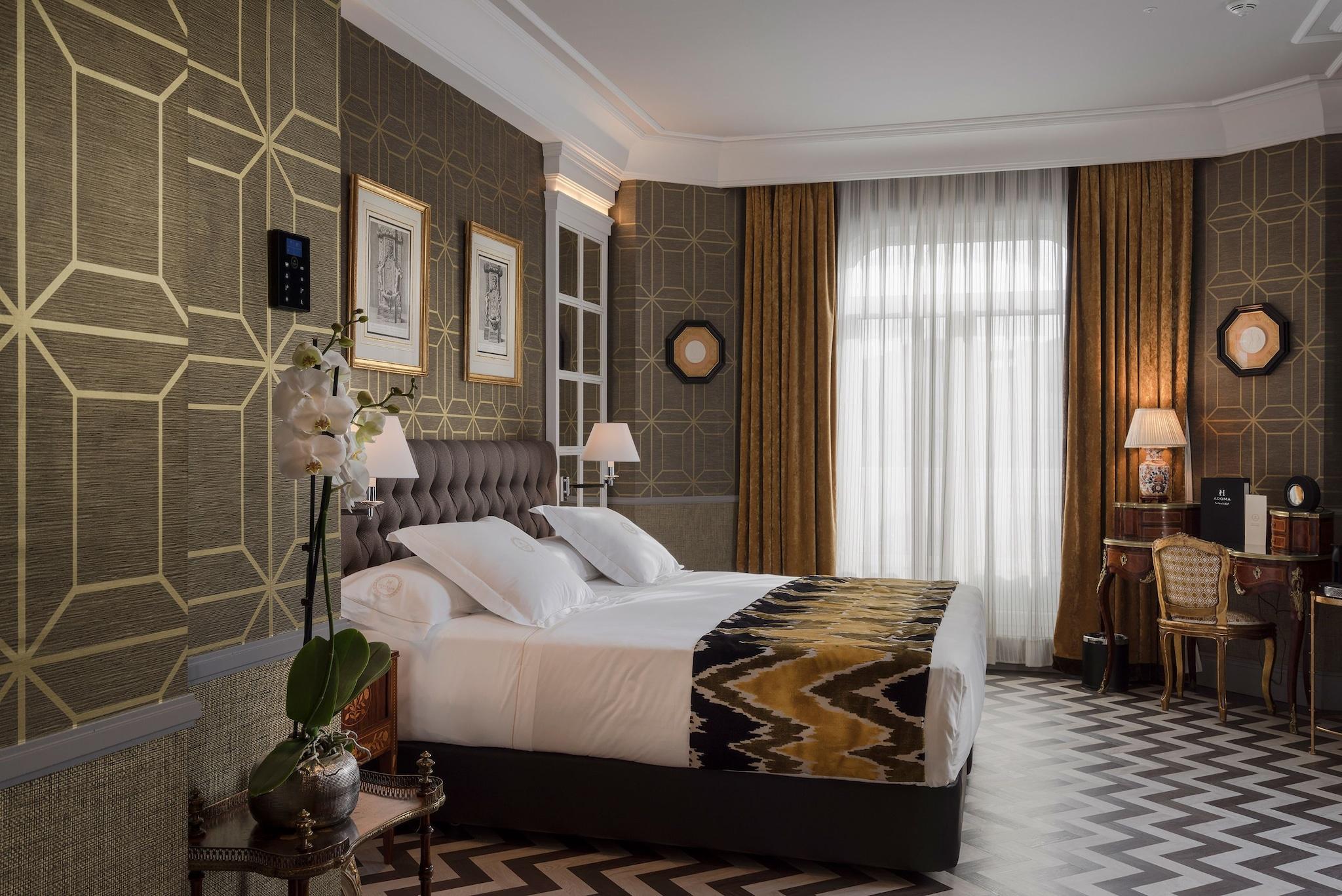 Junior Suite Queen Size Bed