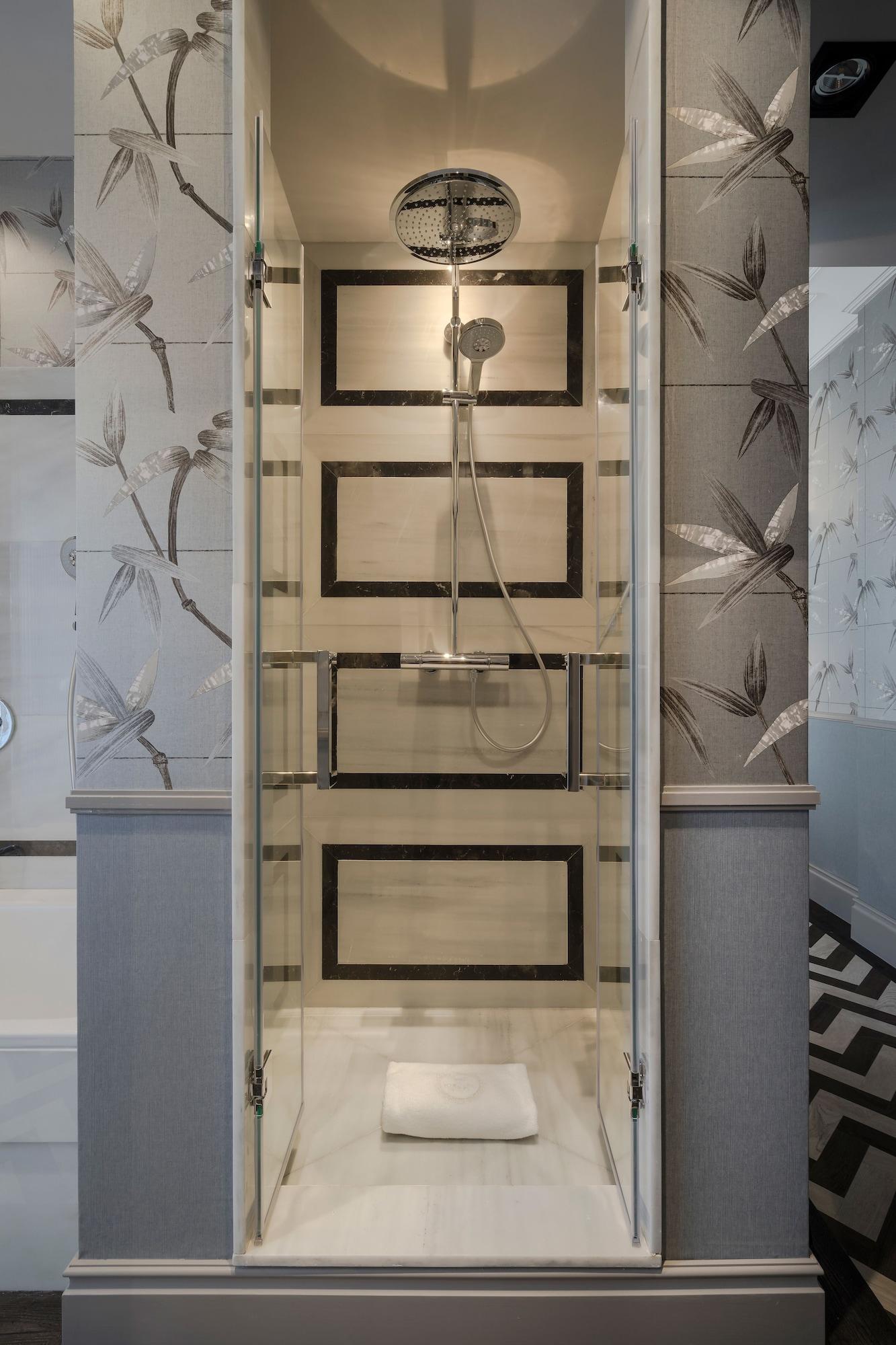 Double Deluxe Two Beds