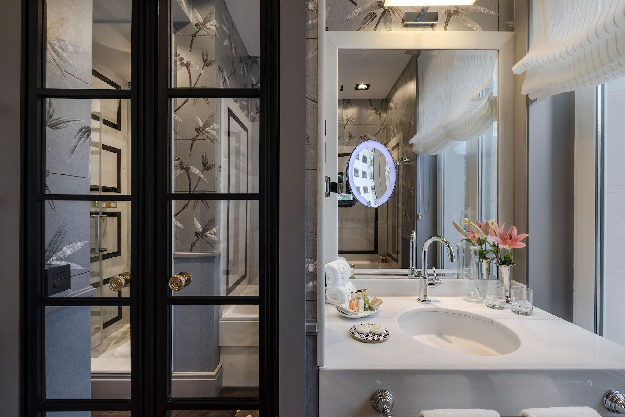 Double Deluxe Two Beds