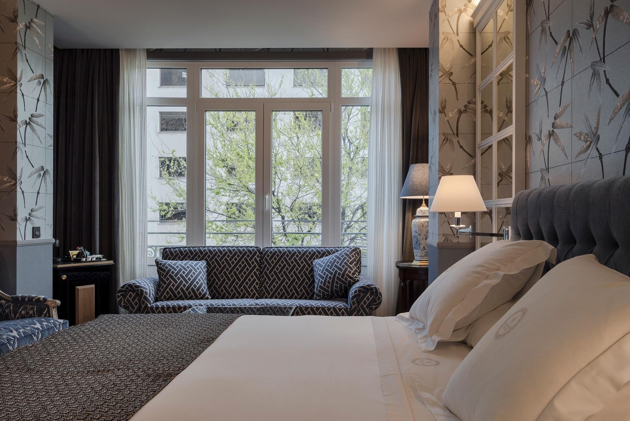 Double Deluxe Queen Bed