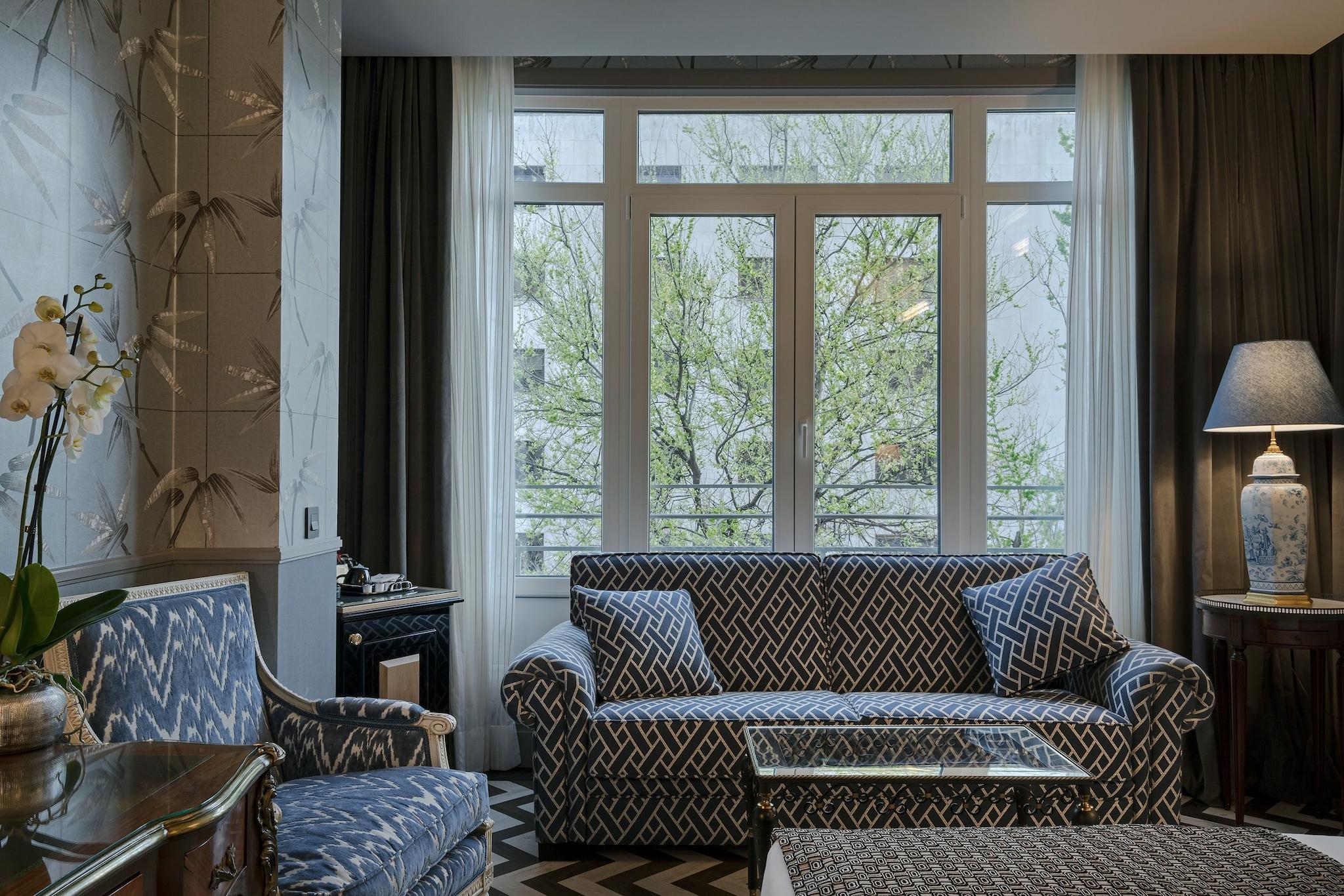 Double Deluxe Queen Bed