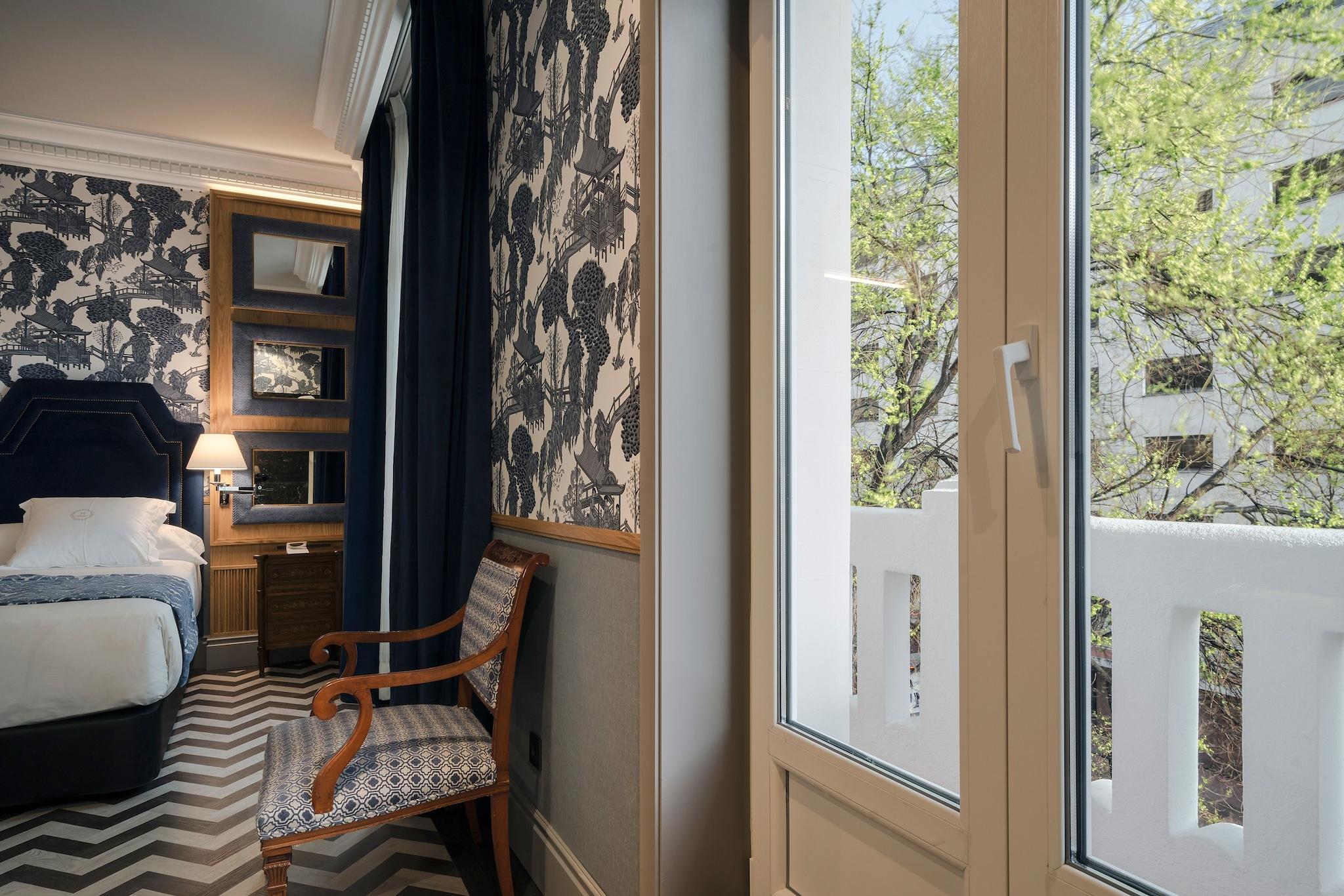 Double Superior Queen Bed