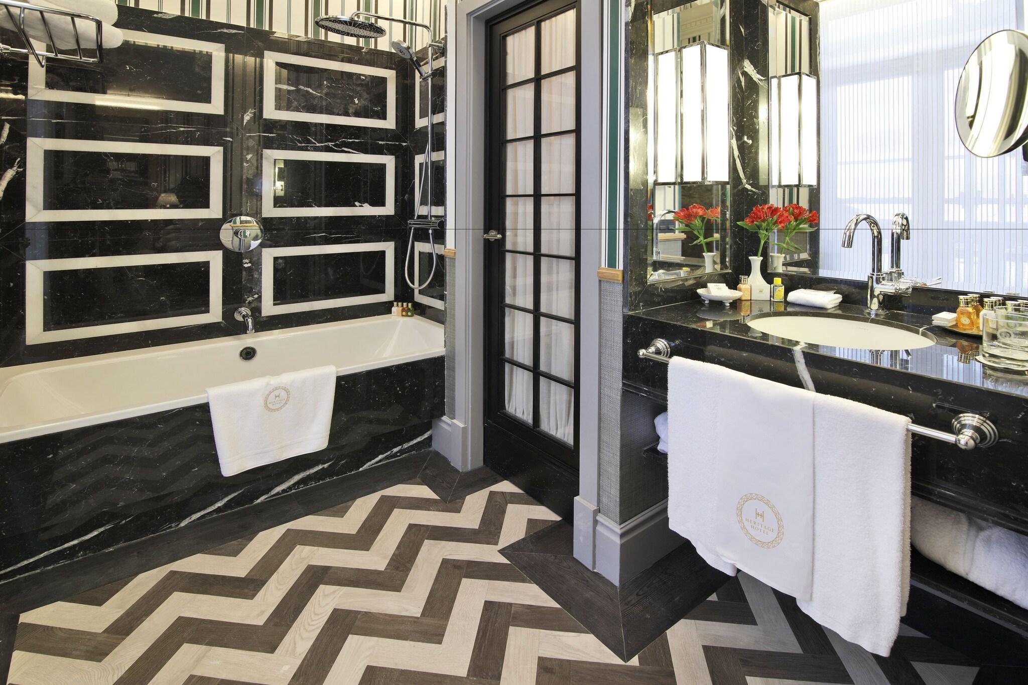 Triple Deluxe Two Beds