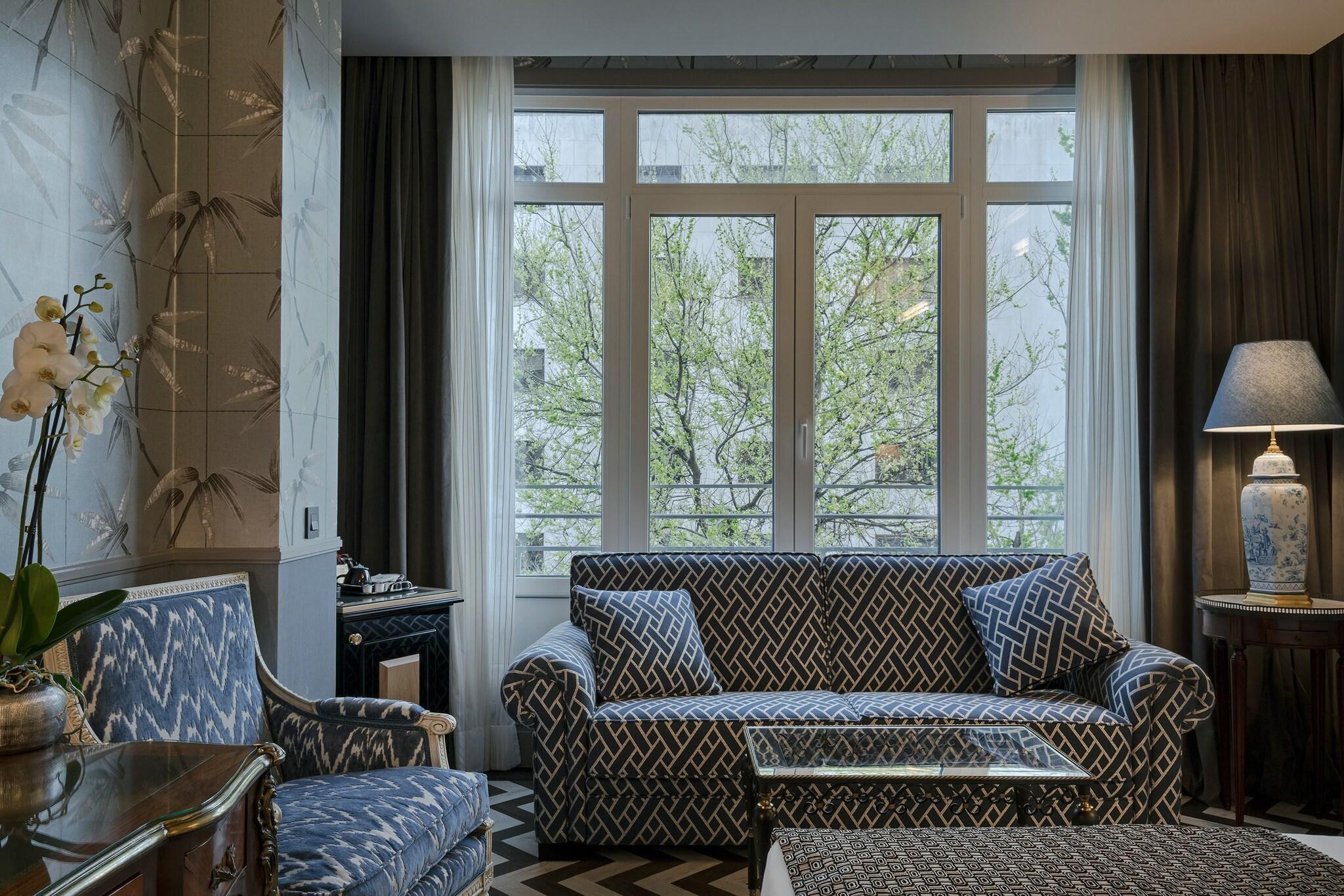 Double Deluxe Queen Bed