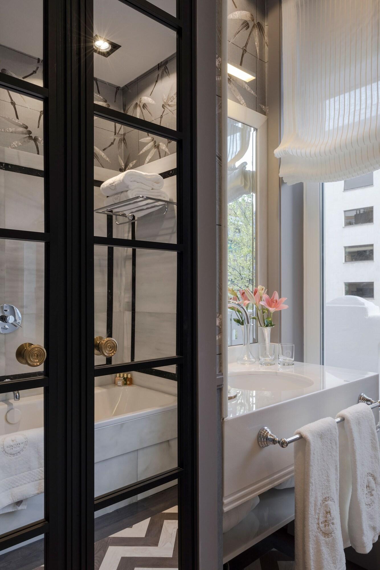 Double Deluxe Queen Bed