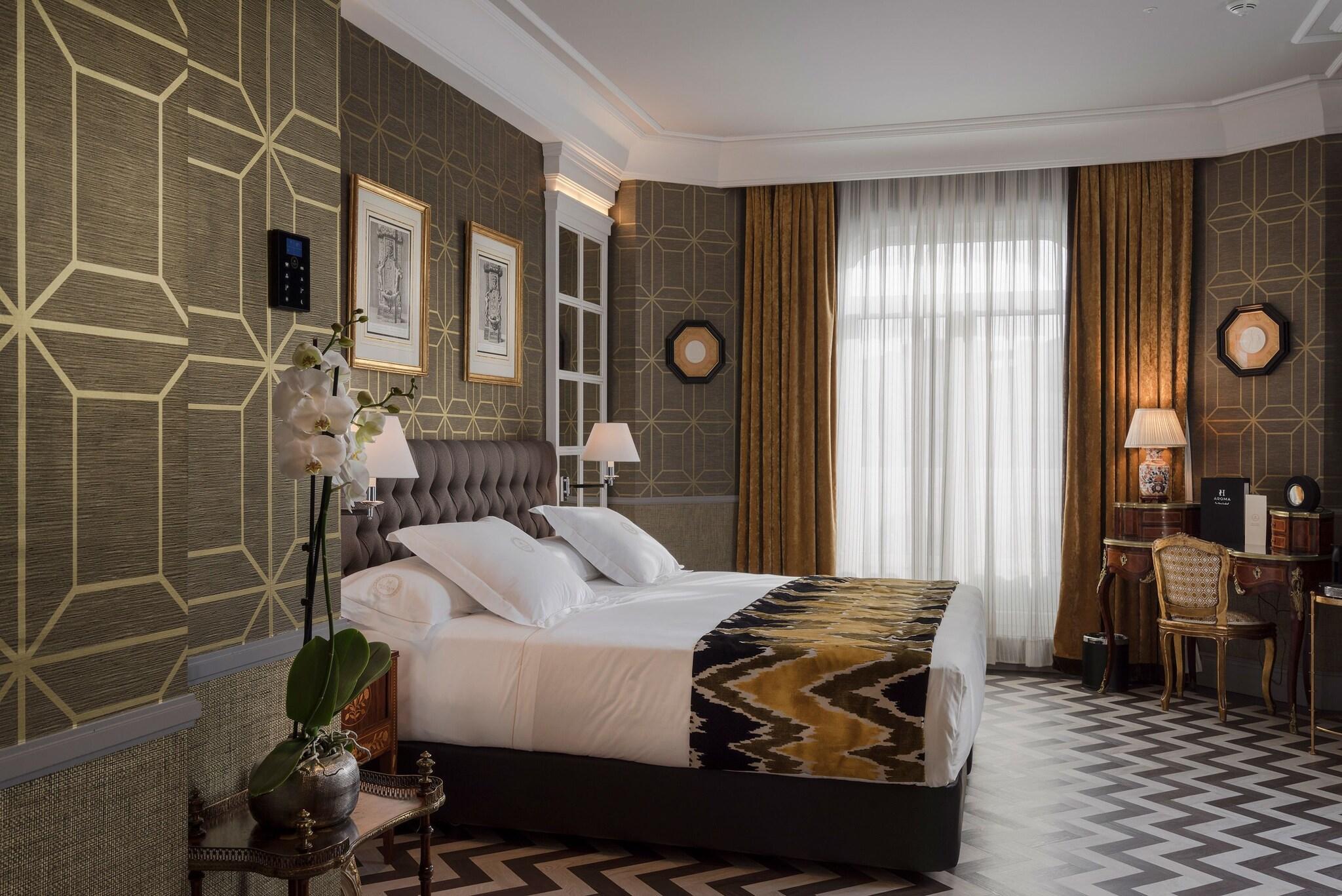 Junior Suite Queen Size Bed