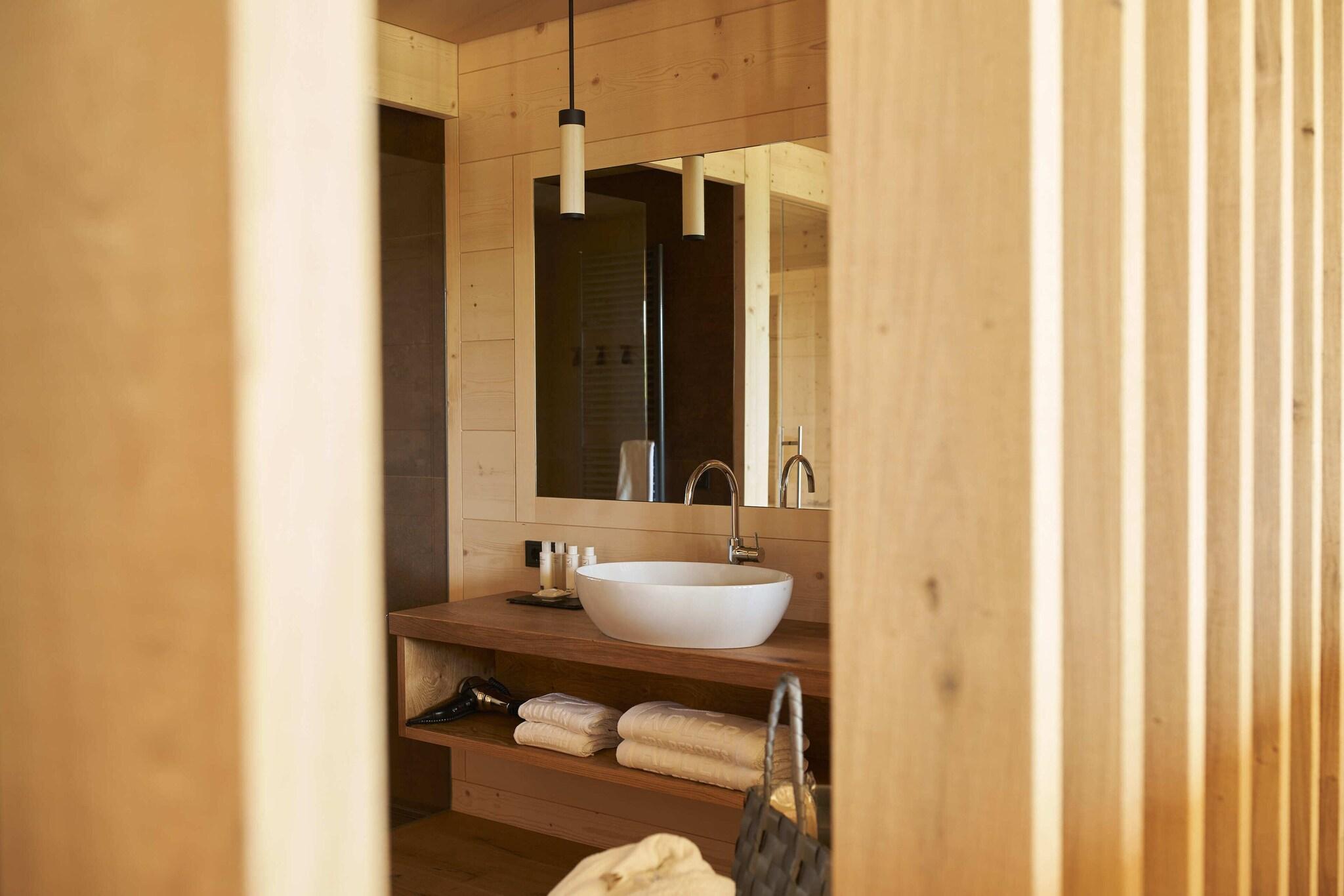 Chalet Deluxe King Bed