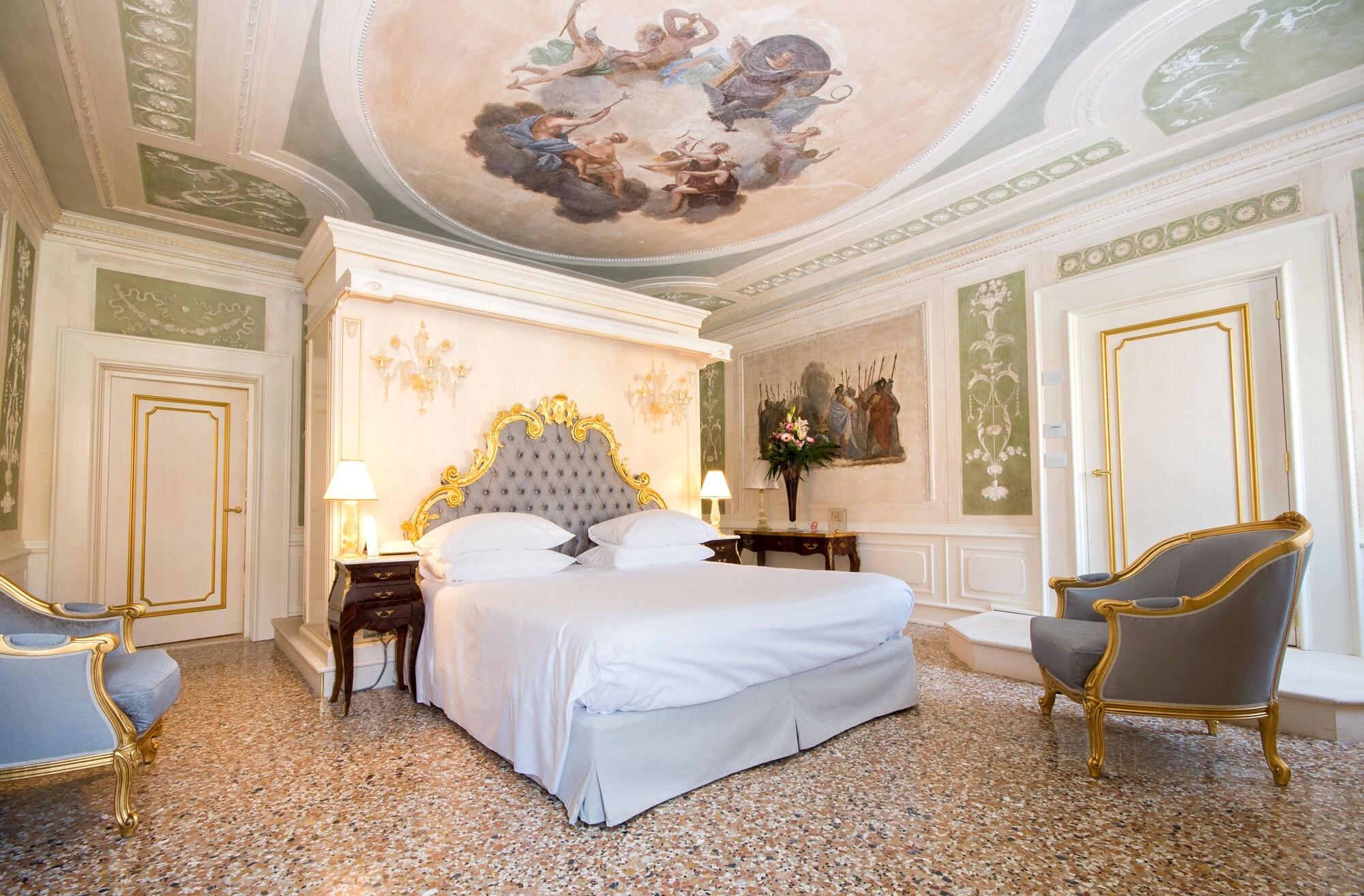 Junior Suite Canal View