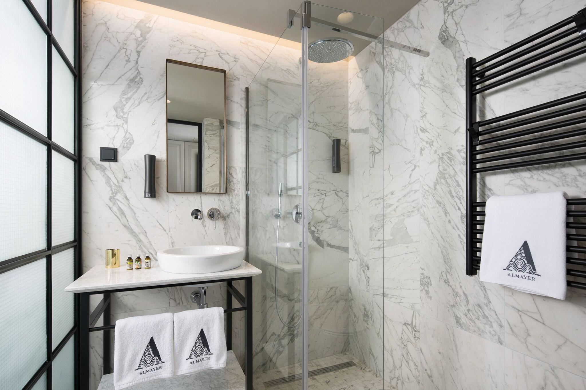 Double Deluxe King Bed