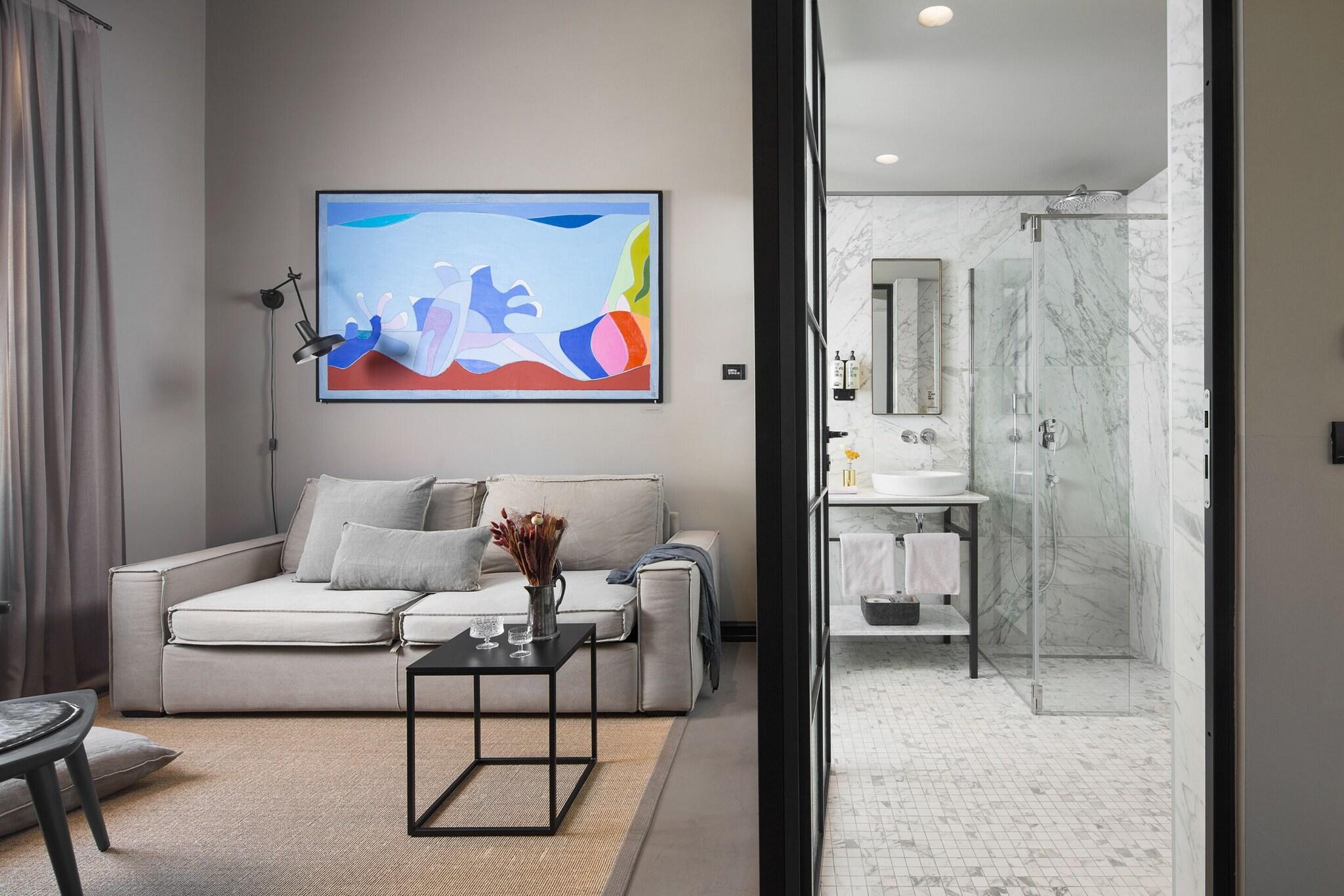 Double Deluxe King Bed