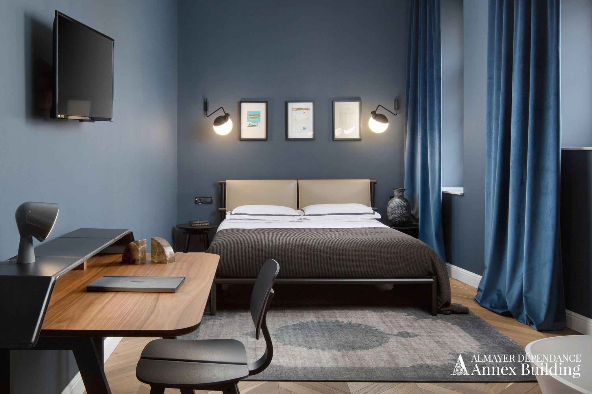 Double Queen Size Bed