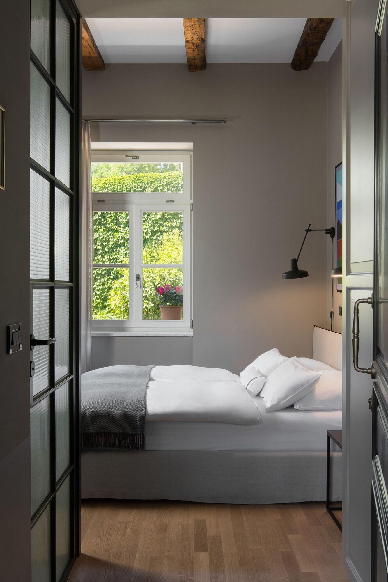 Double Queen Size Bed