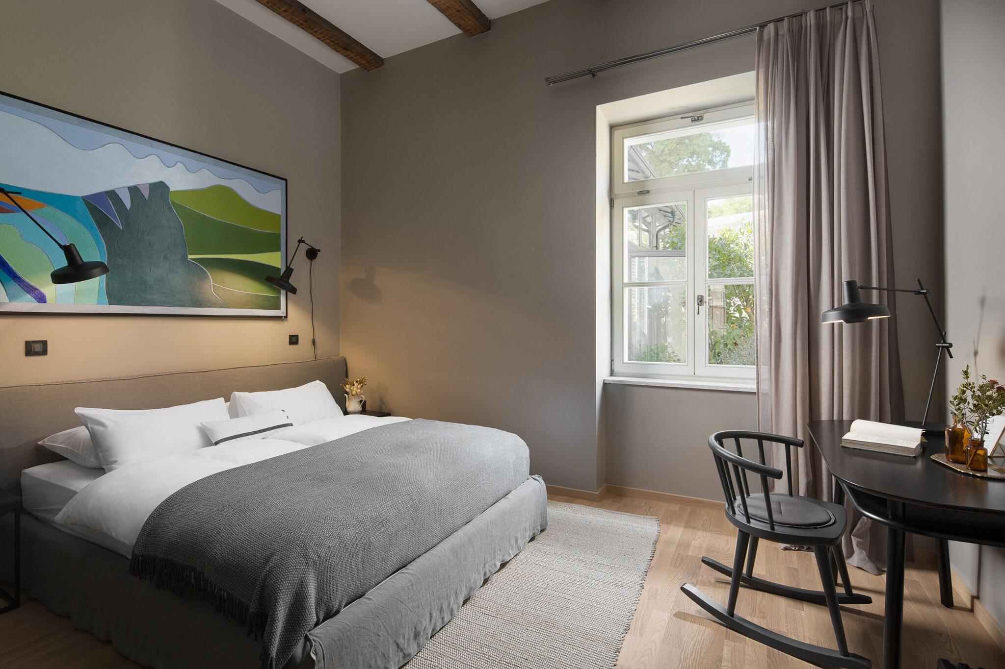 Double Queen Size Bed