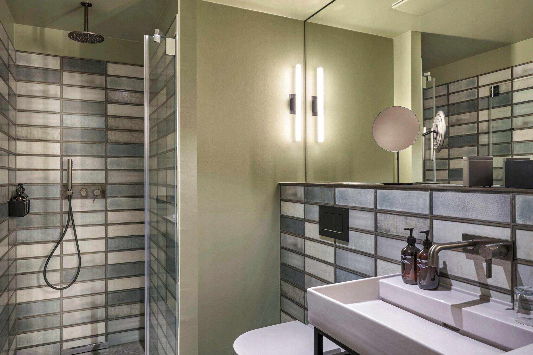 Double Superior Queen Bed