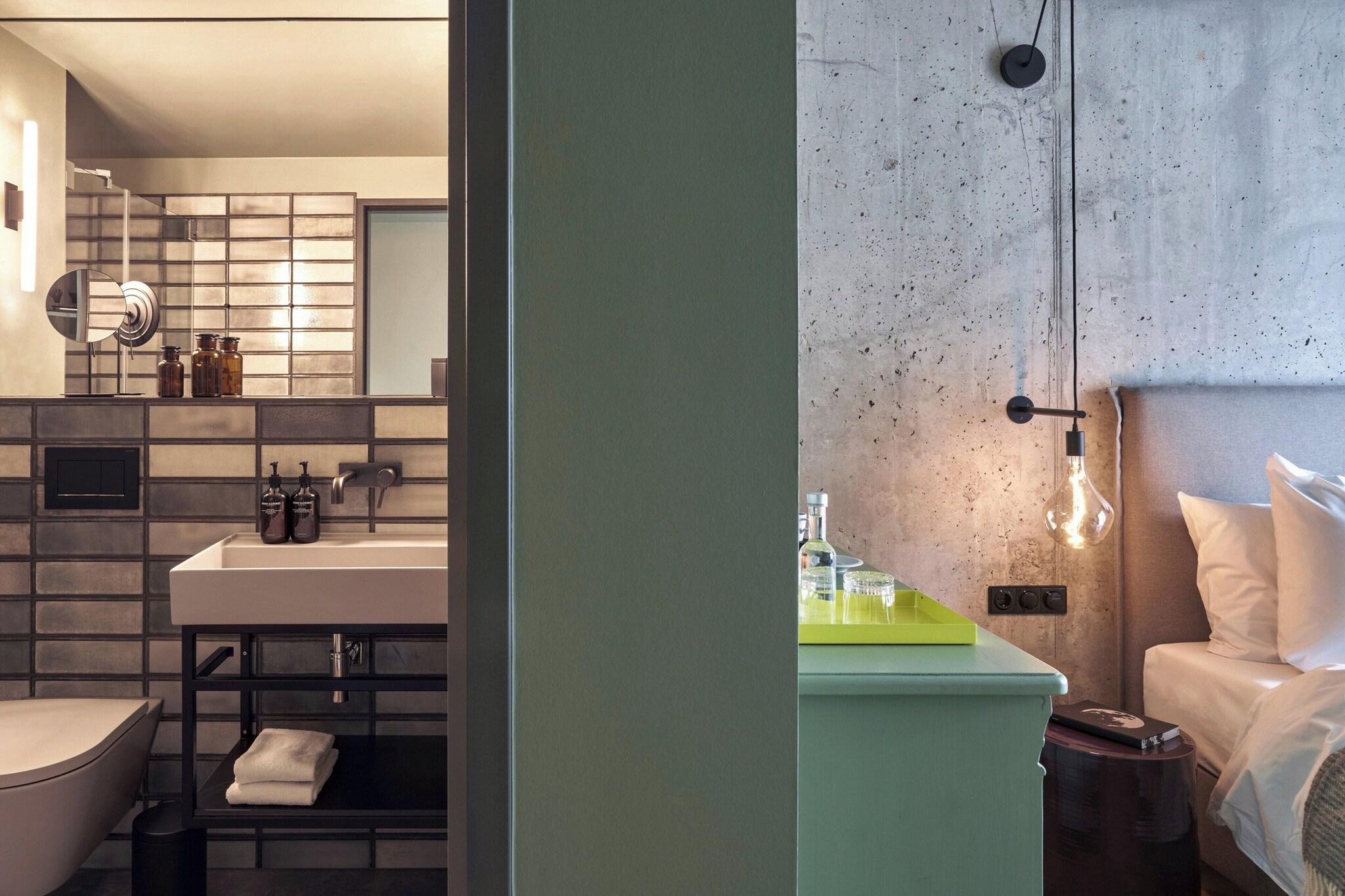 Double Superior Queen Bed