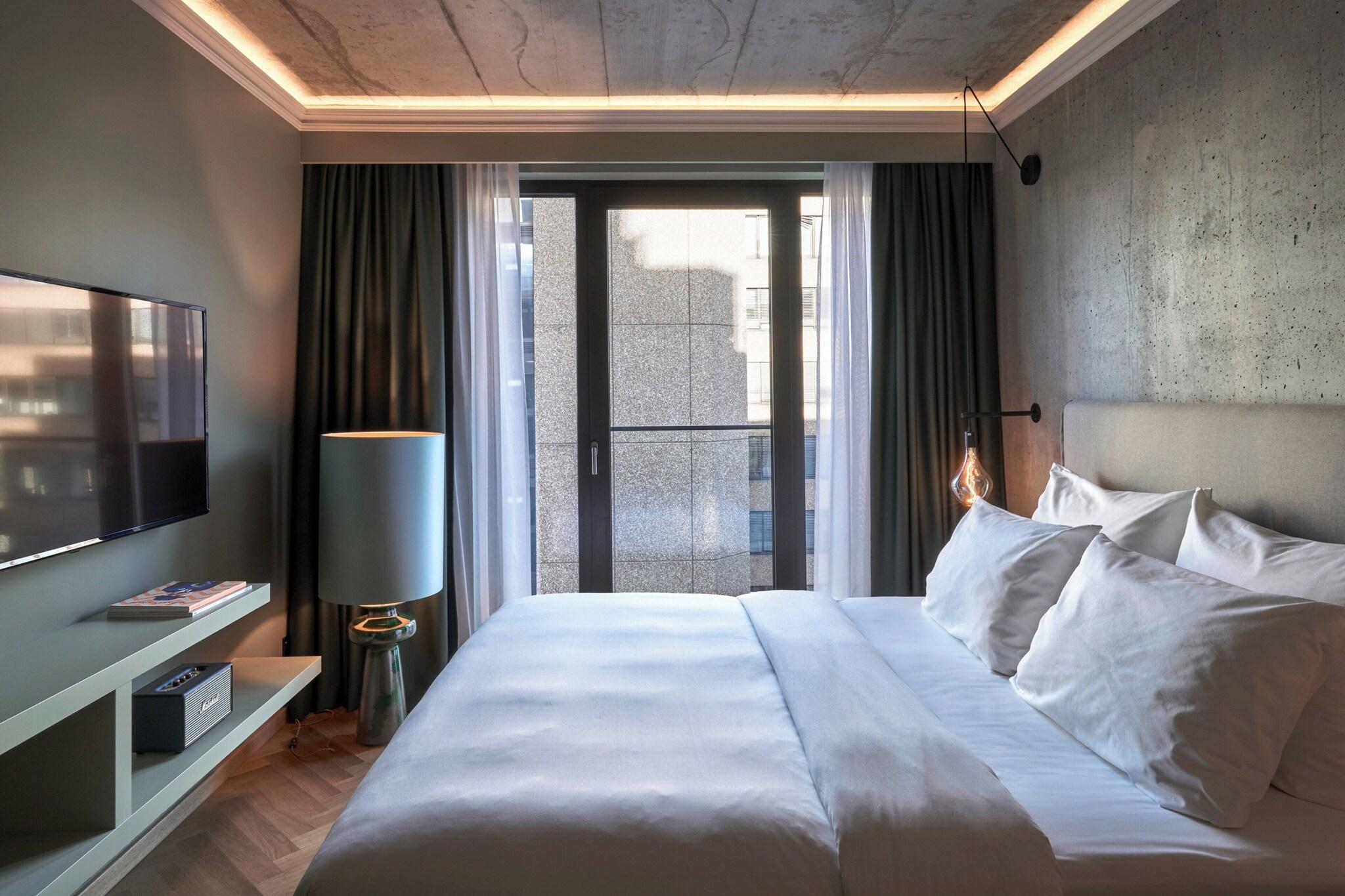 Double Superior Queen Bed