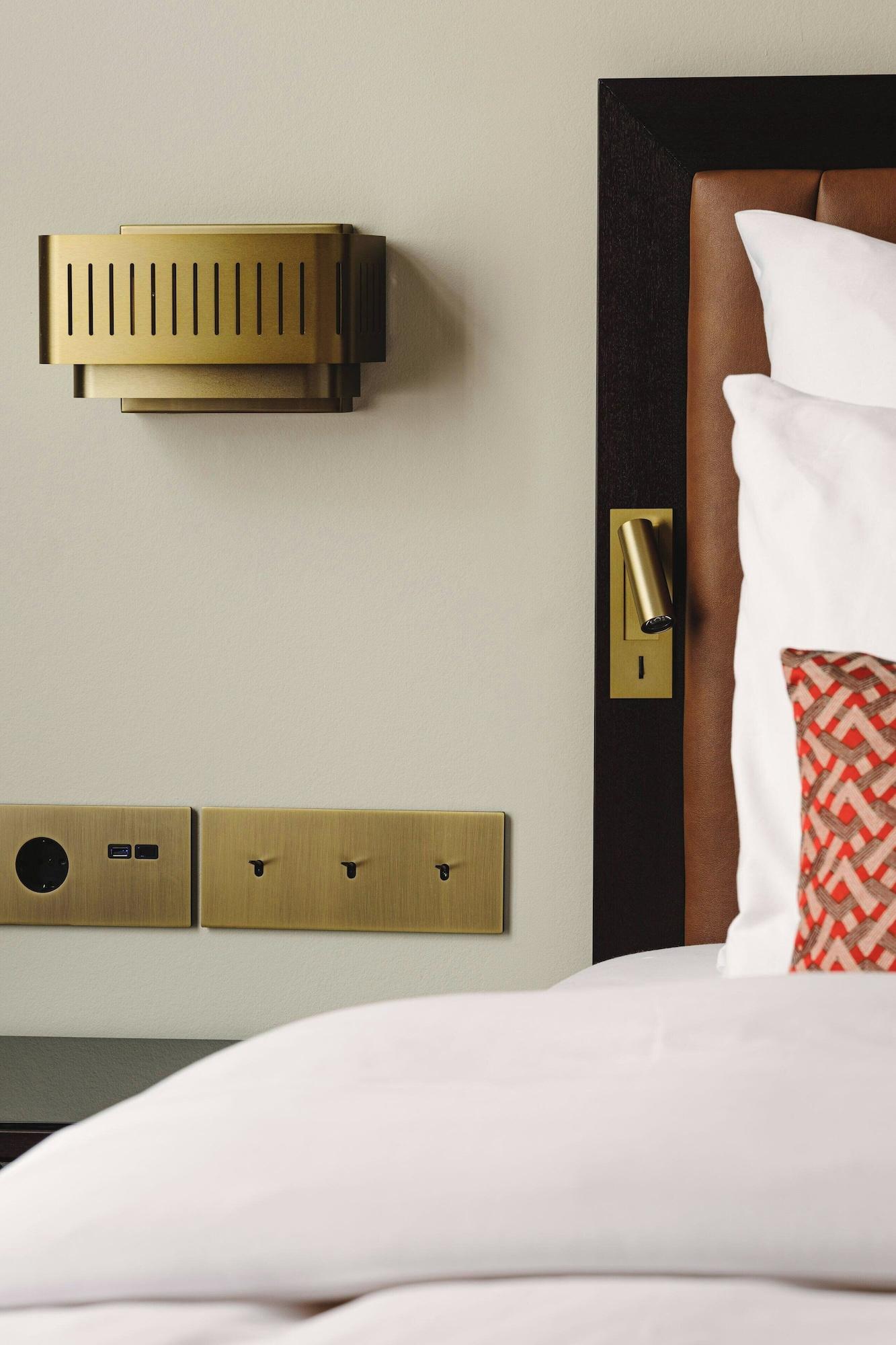 Double Deluxe King Bed