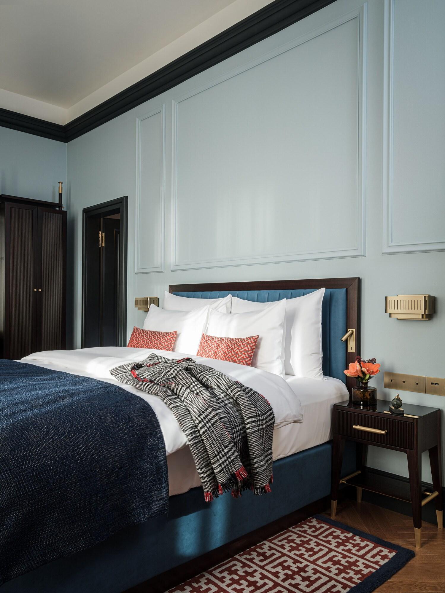 Double Deluxe King Bed