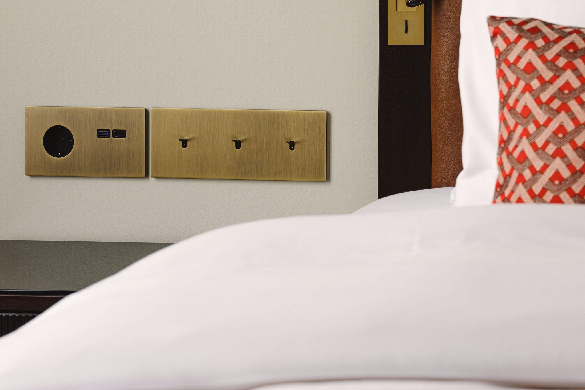 Double Deluxe King Bed