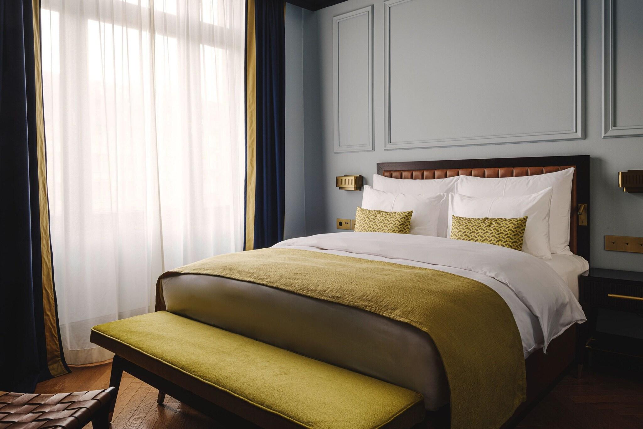 Double Deluxe King Bed