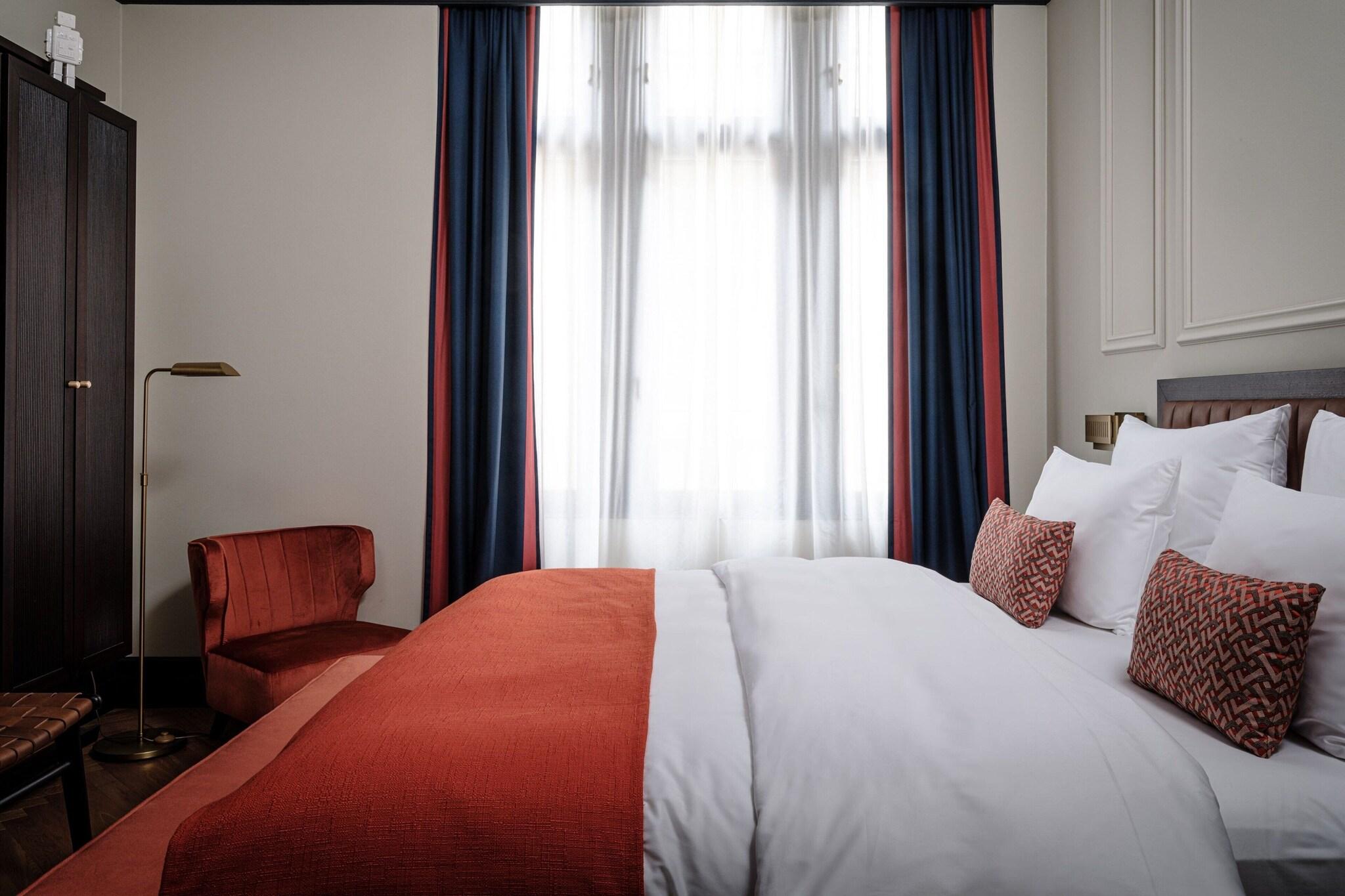 Double Deluxe King Bed