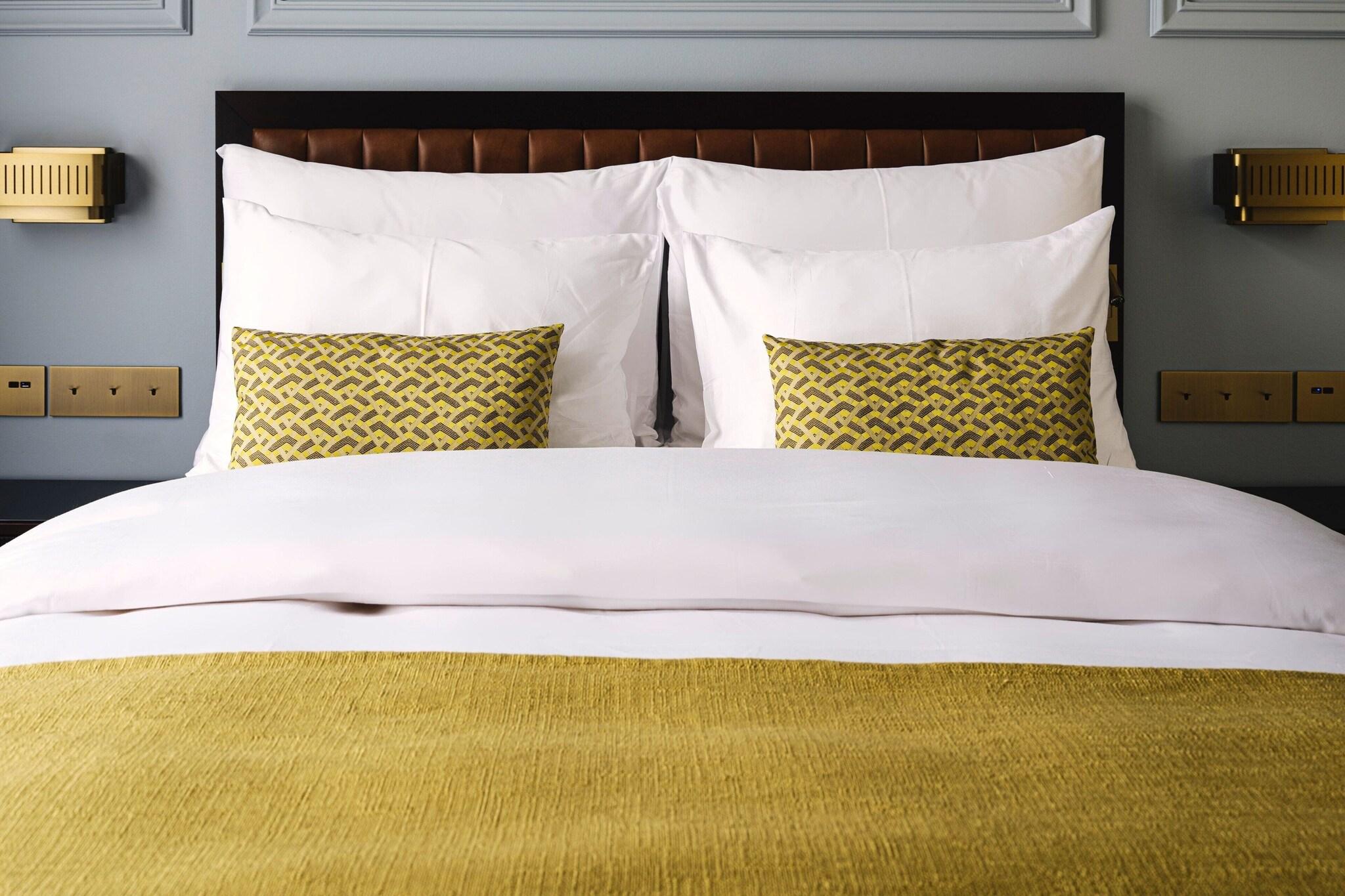 Double Deluxe King Bed