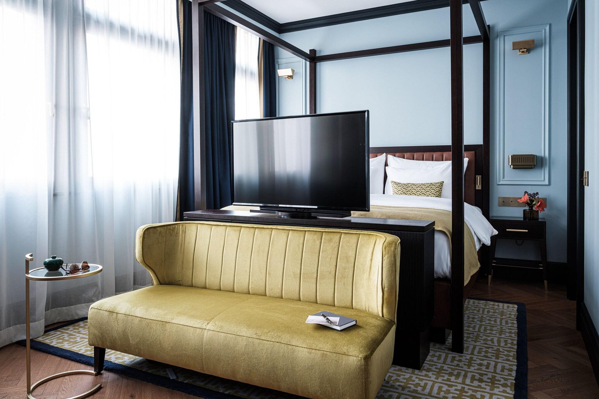 Junior Suite King Bed One Bedroom 