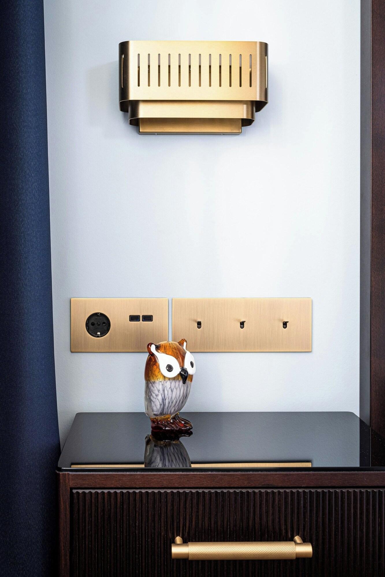 Double Deluxe King Bed